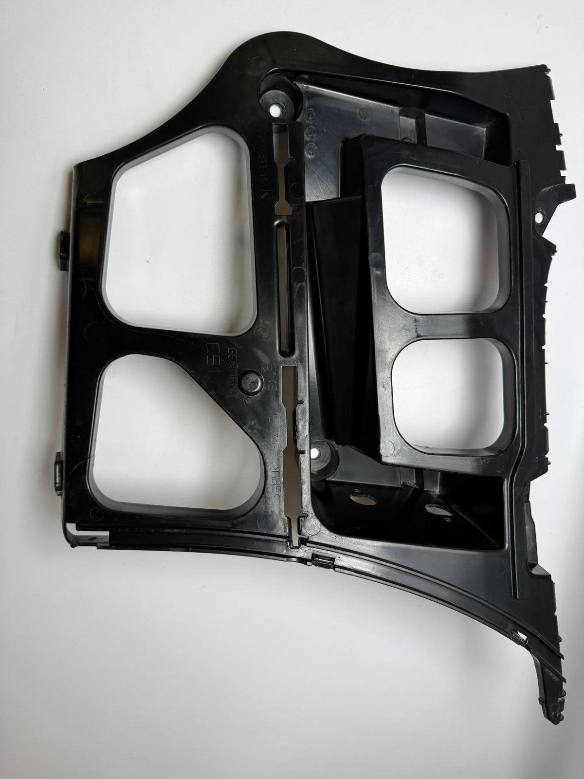 Оригинальный держатель бампера BMW E90 / E91 правый 51127127716