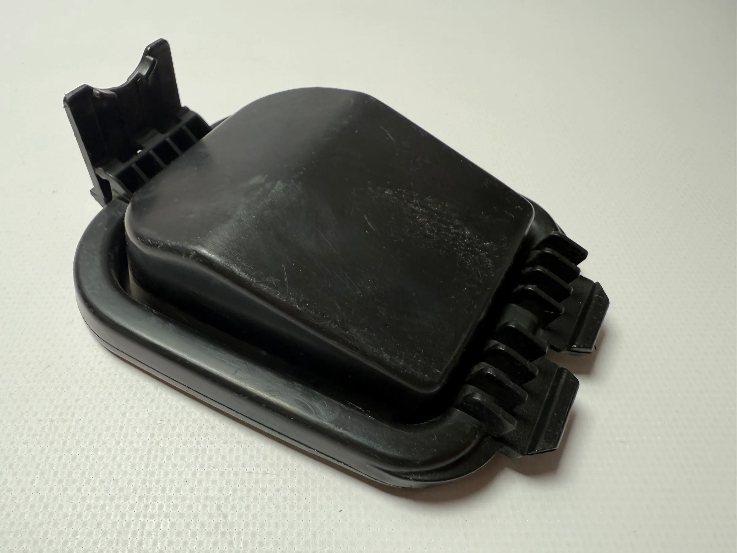 純正Audi VW Seat A80 ヘッドライトカバー 304451102 / 20-5365C