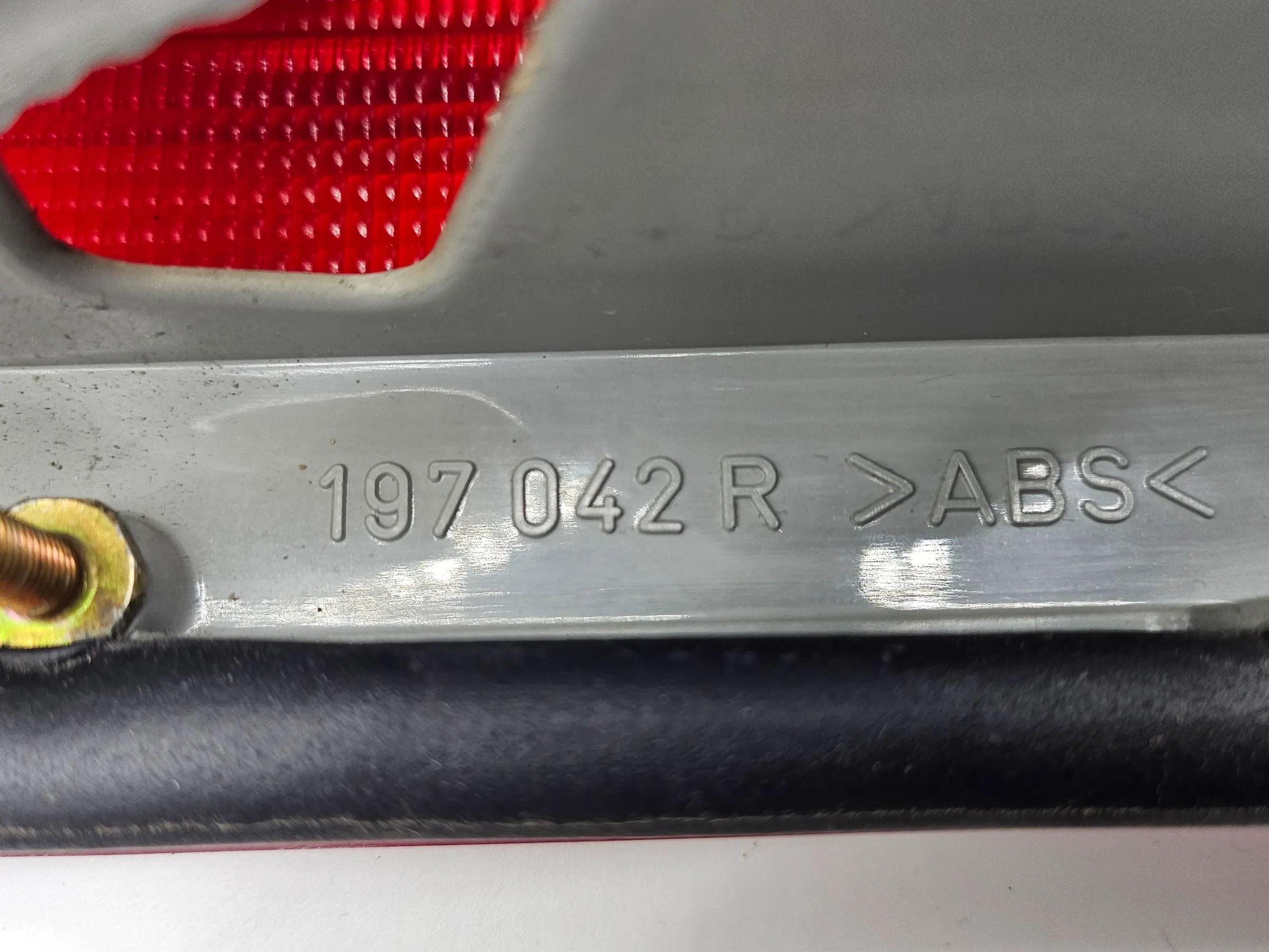 อะไหล่แท้ Mercedes-Benz E 200 210 ไฟท้ายขวาด้านนอก หมายเลข A2108200264