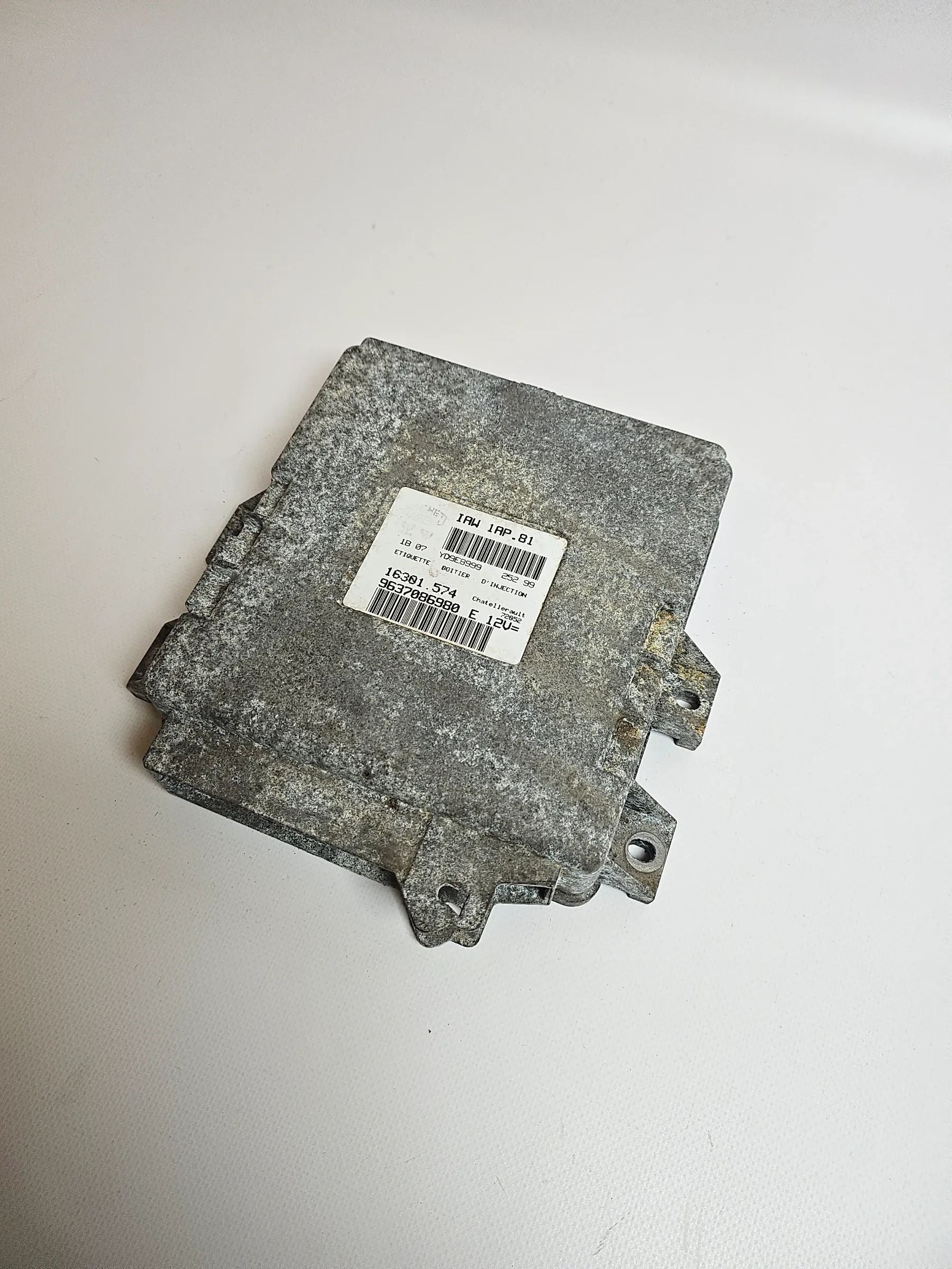 Original PEUGEOT 206 1.4 55KW Boîtier de commande moteur 9637086980