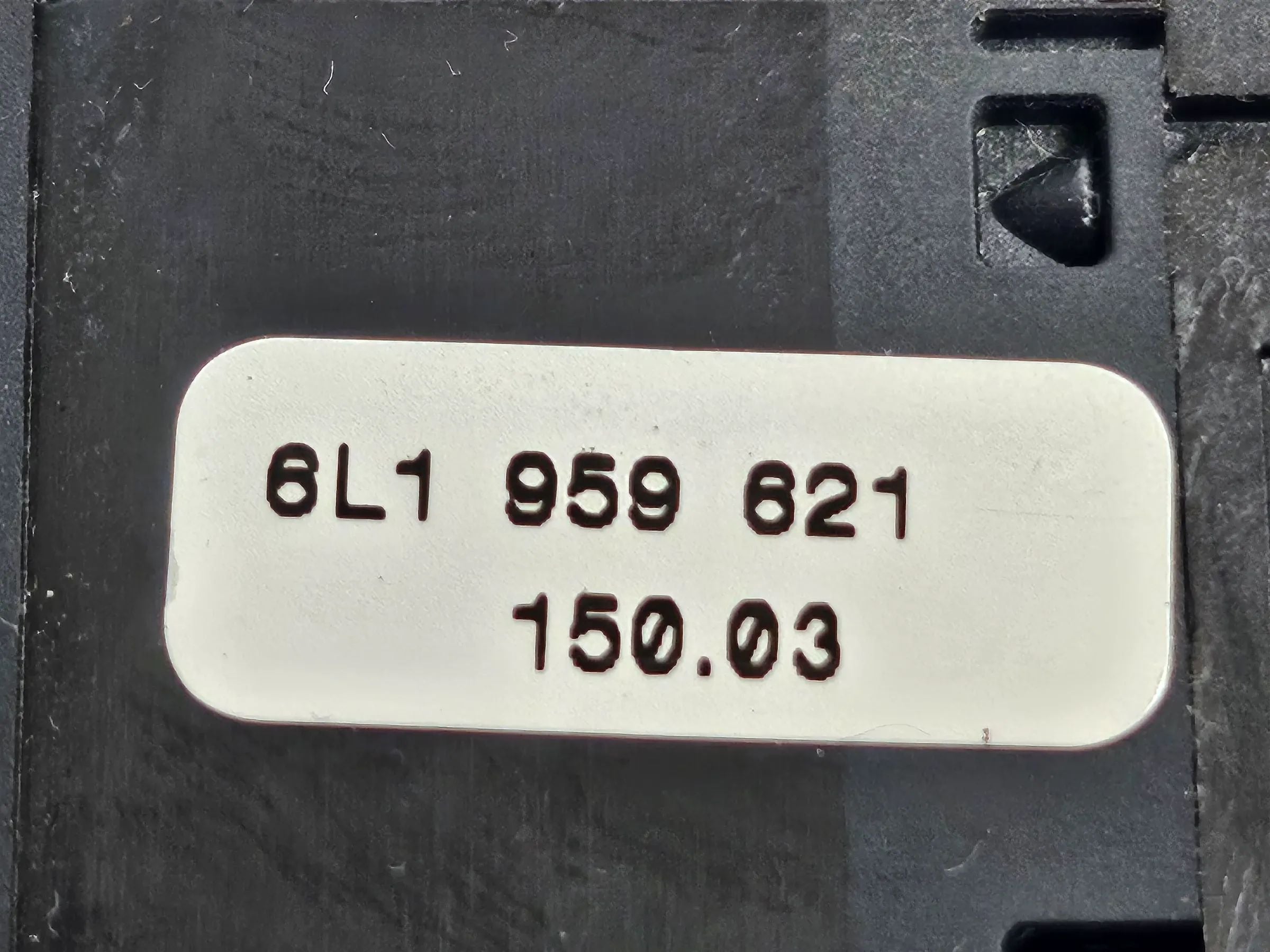 Seat Ibiza III 3 6L 6L1 włącznik ogrzewania tylnej szyby 6L1959621