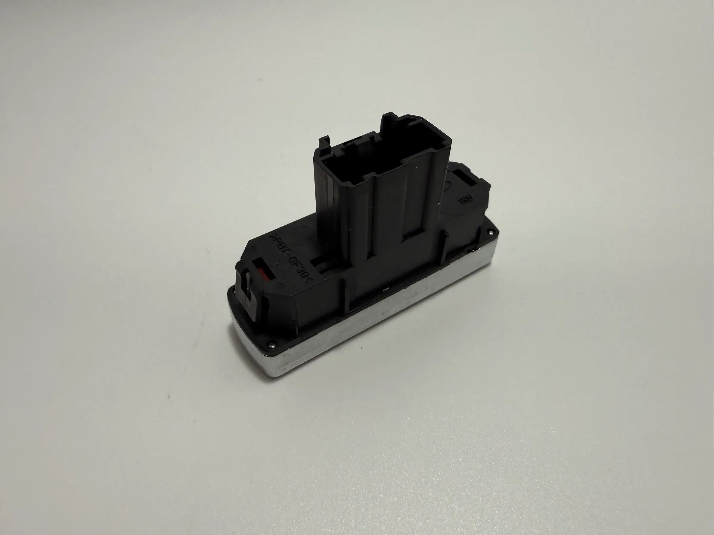 Original Ford Mondeo MK3 B5Y/B4Y/BWY hazard warning switch 4S7T13A350AB 