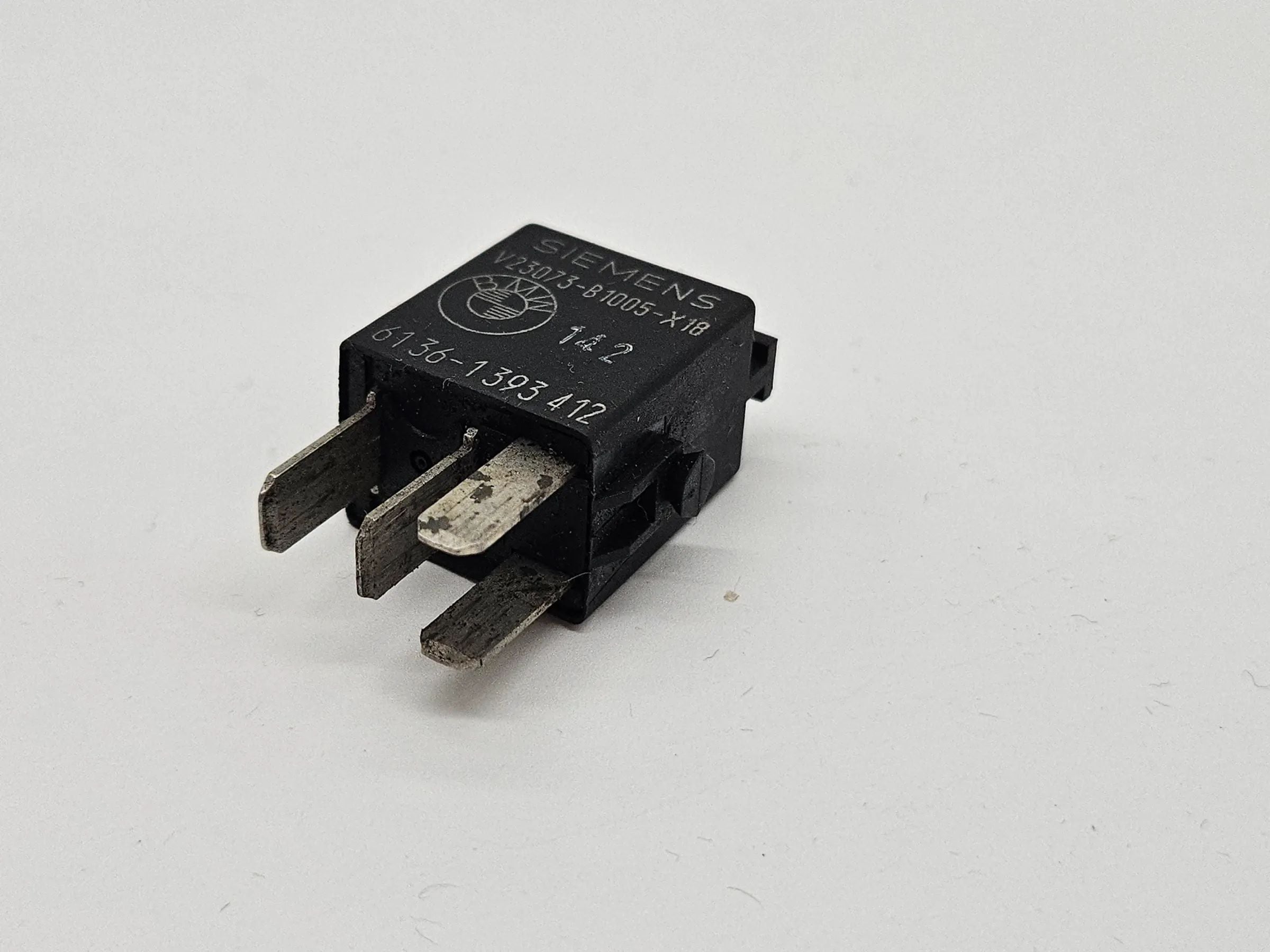 Oryginalny BMW 5 (E34) 520I 24V Przekaźnik Schließer 1393412