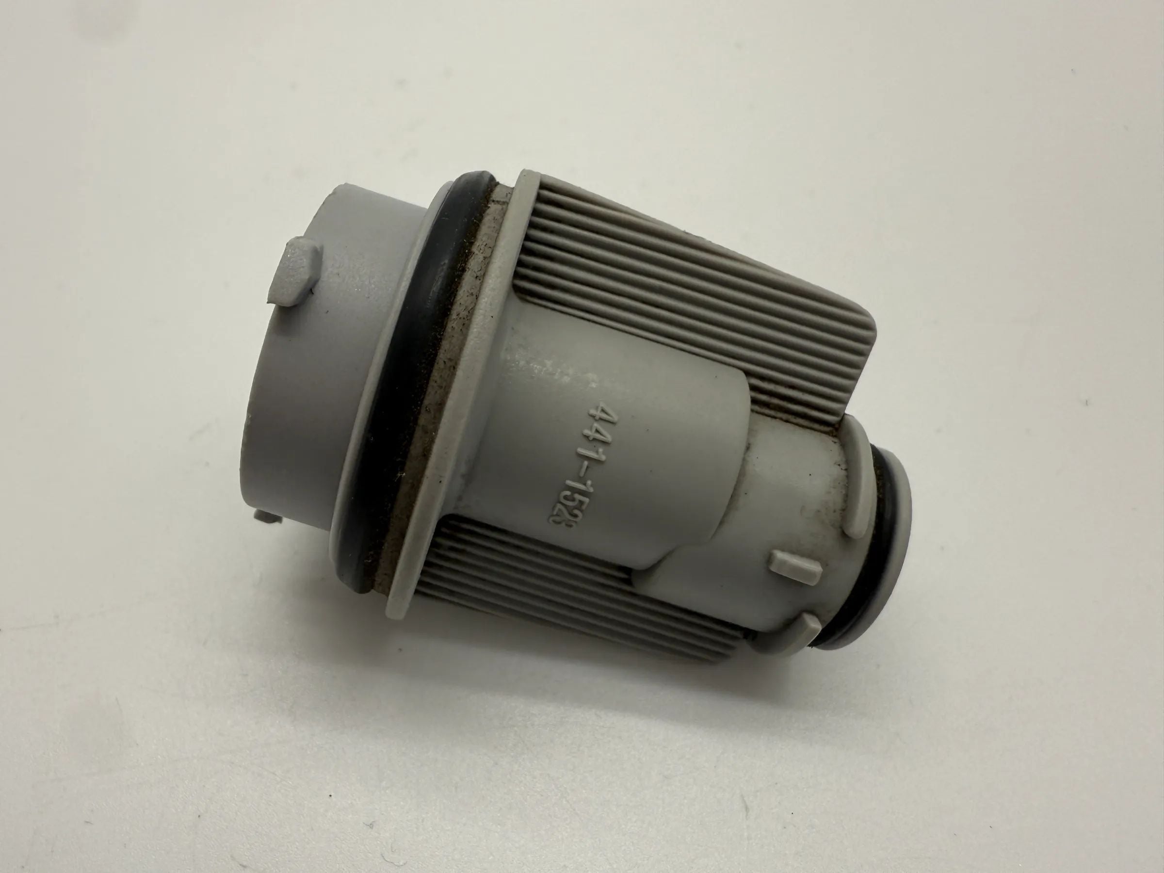 Oryginalny VW Passat B5 (3B2/3B5) uchwyt lampy kierunkowskazu R/L 441-1523