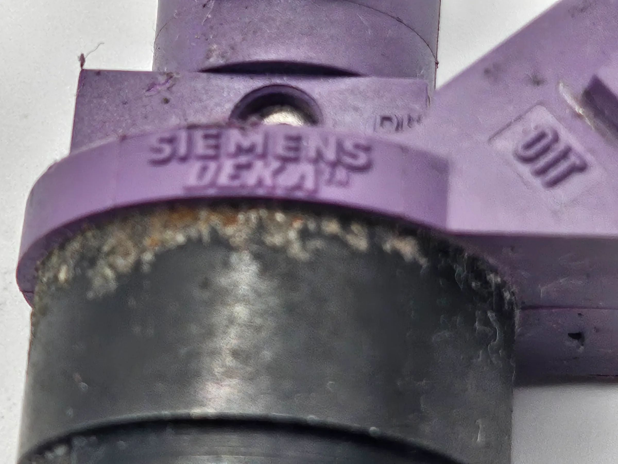 Orig. Mercedes W203 C200 Kompressor Einspritzdüse Kraftstoffventil 0000787249