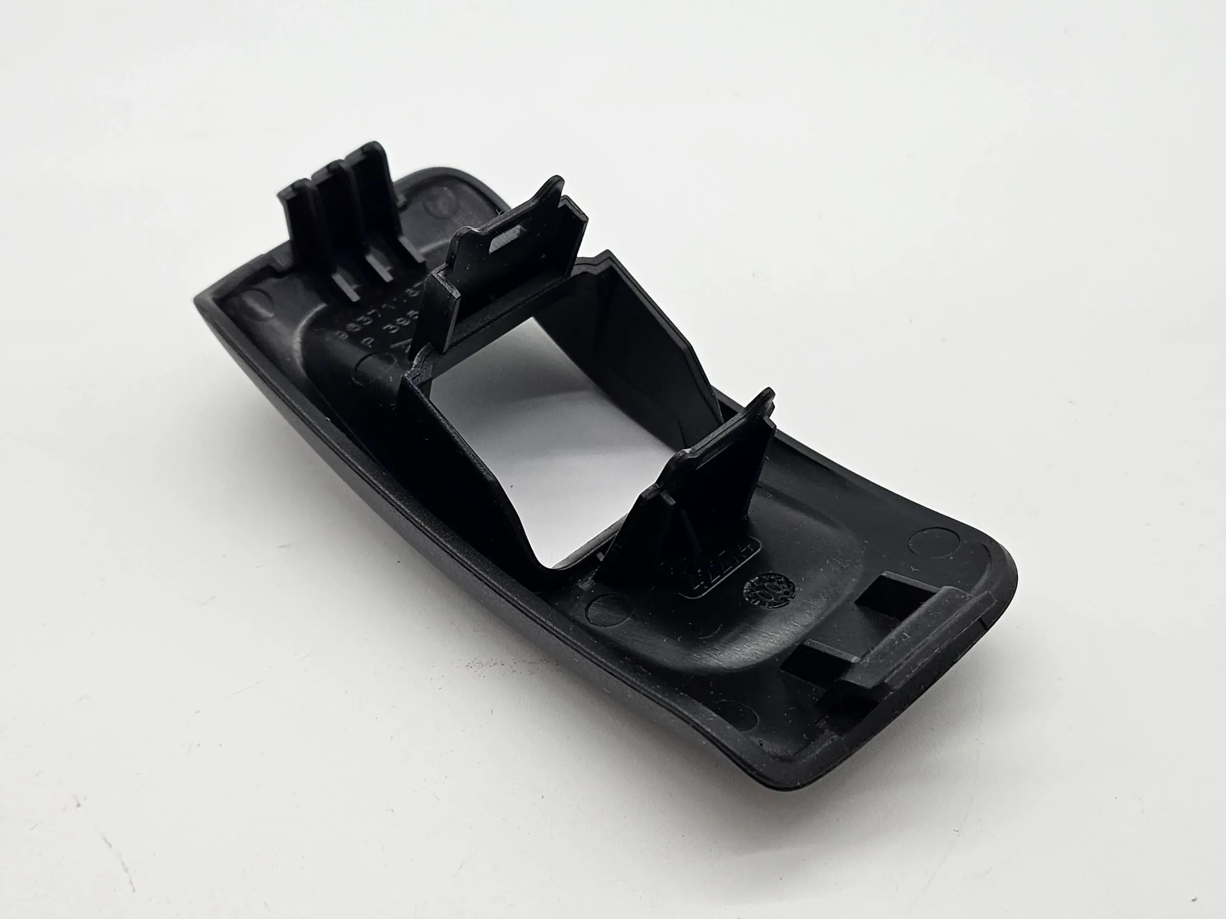 Оригинальная рамка обшивки переключателя крыши Peugeot 206 CC 9637116777