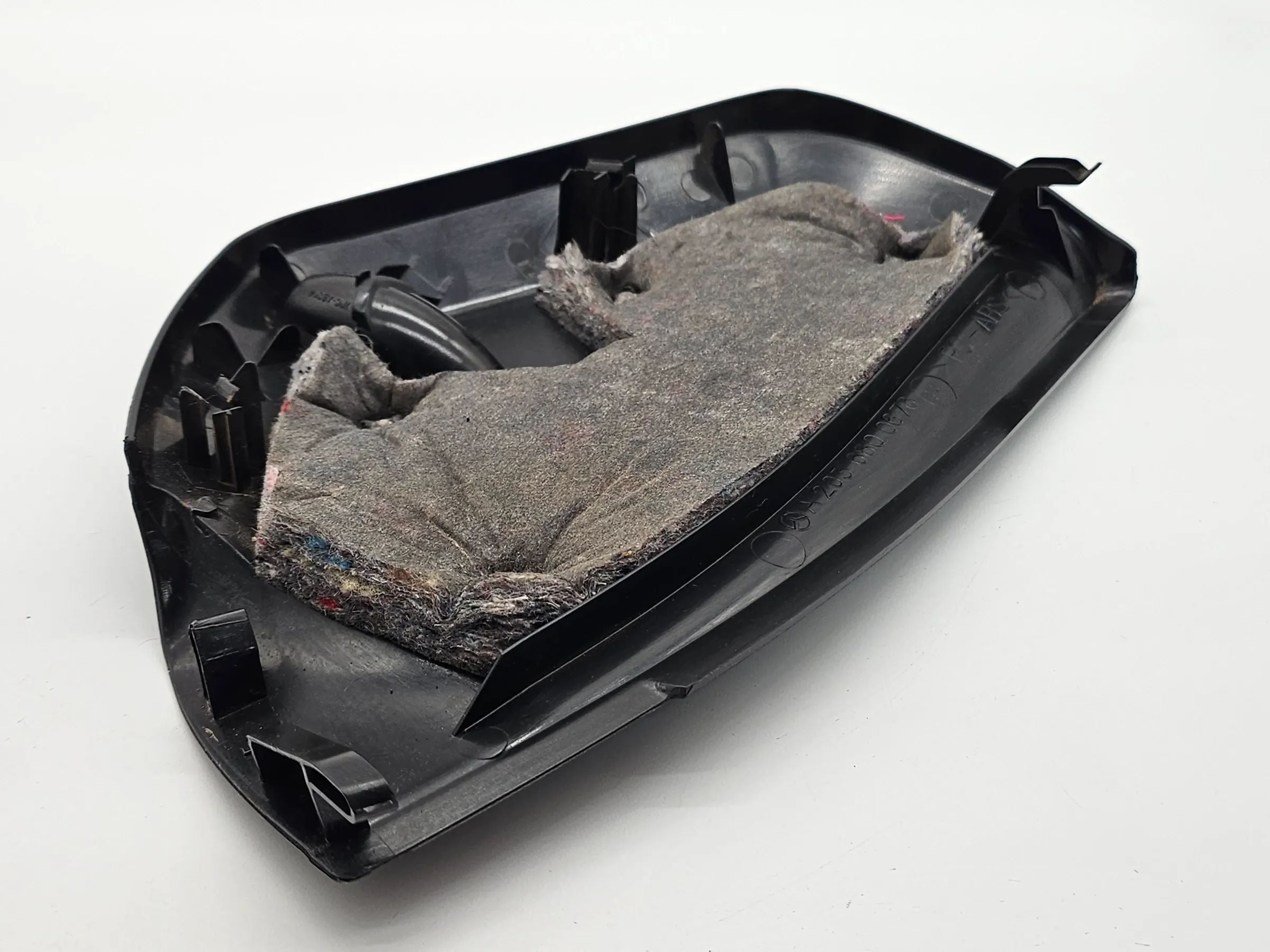 Крышка облицовки передней панели справа Mercedes-Бенц W203 оригинал A2036800678