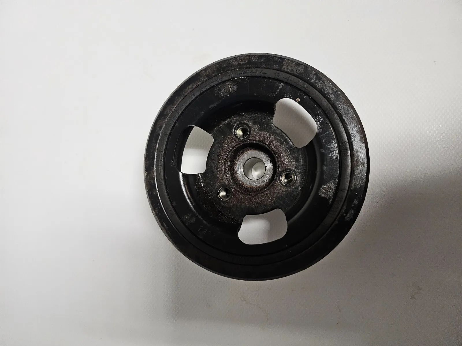 Poulie de vilebrequin avec amortisseur de vibrations 11237638551 F20 116I 1.6 100KW N13B16A BMW