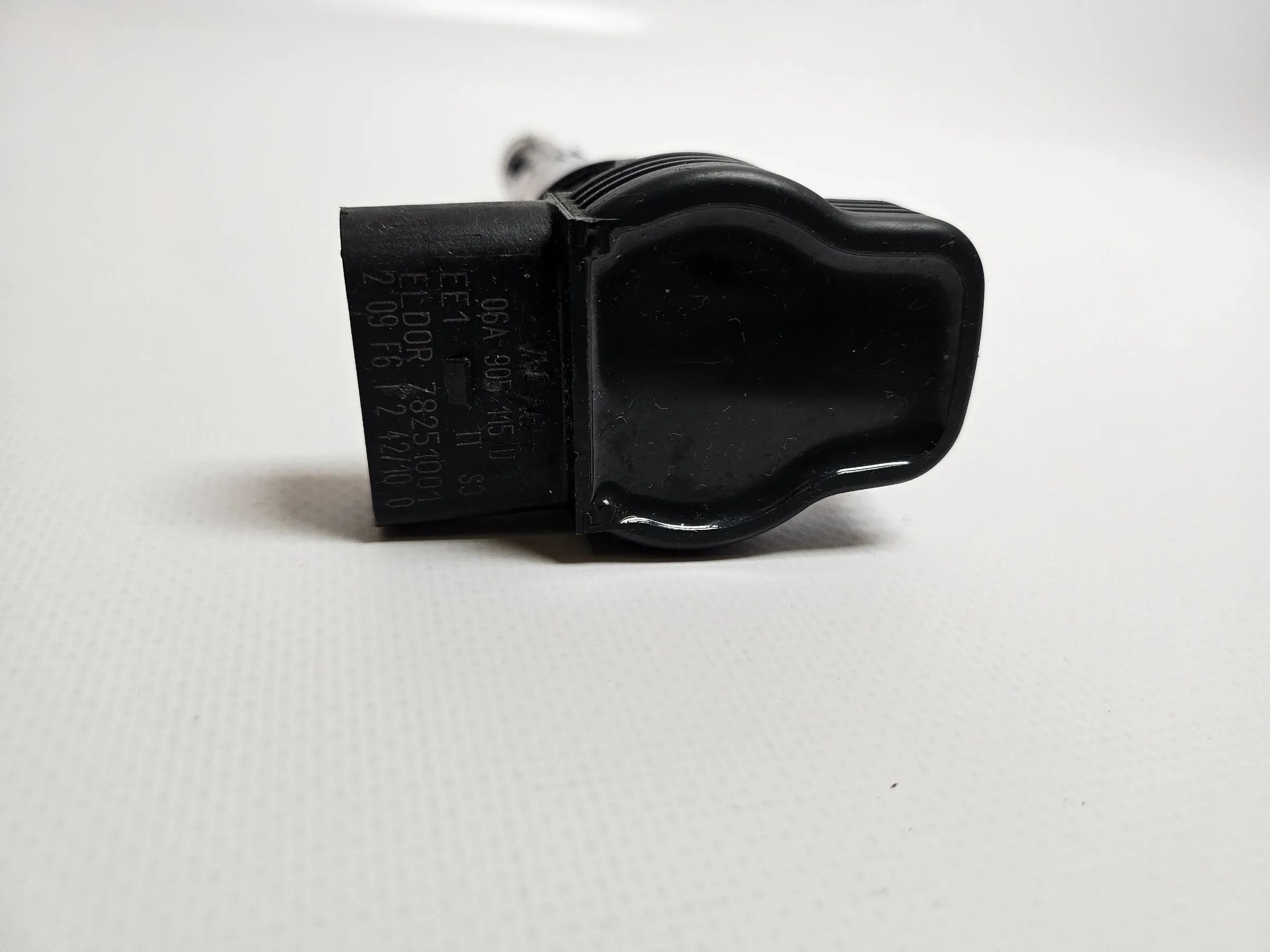 Oryginalna cewka zapłonowa VW PASSAT B5+ 3BG 2002 1,8 Benzyna 06A905115D