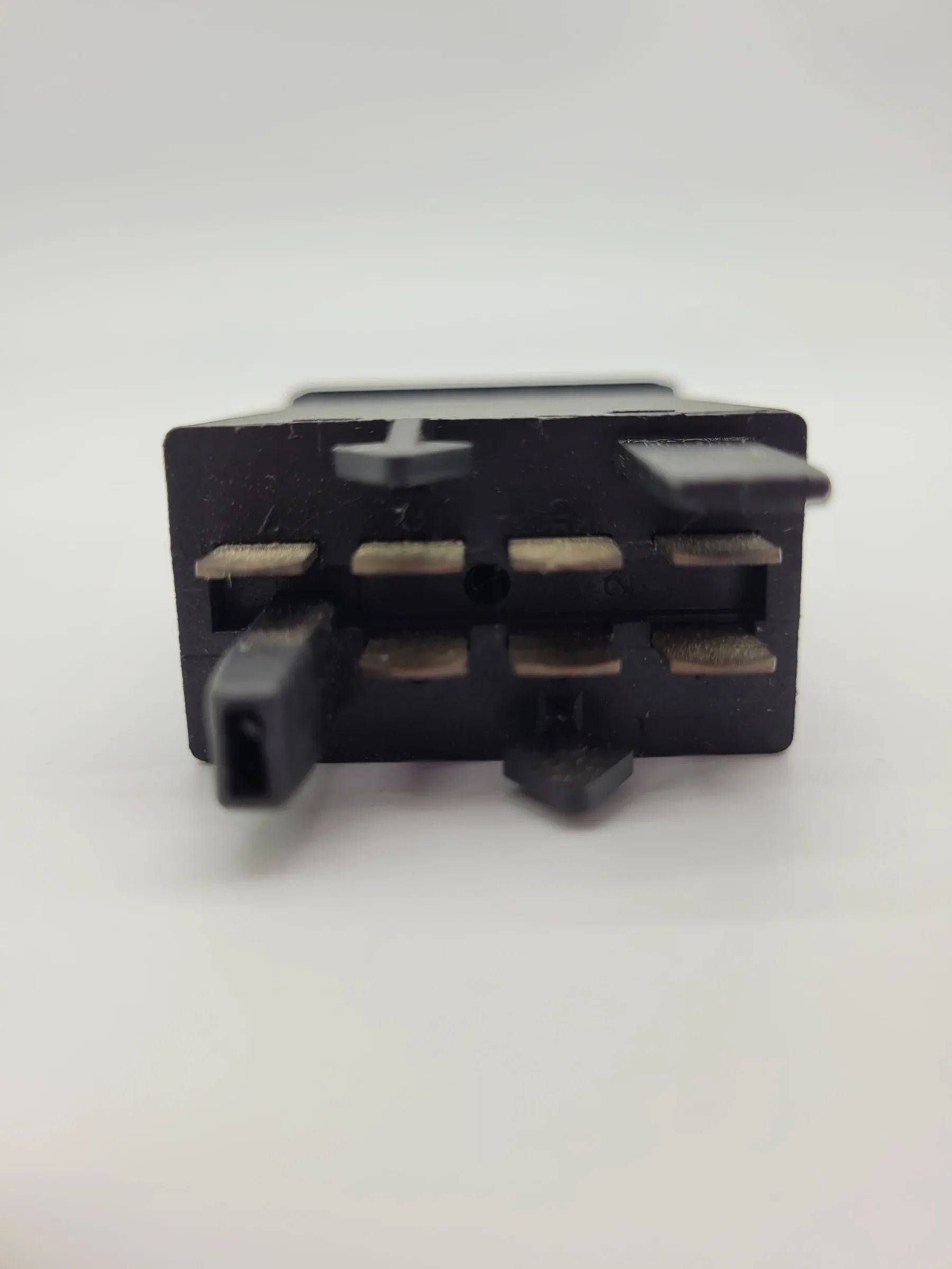 Original AUDI A4 (8D2/B5) Warnblinkschalter 8D0941509D