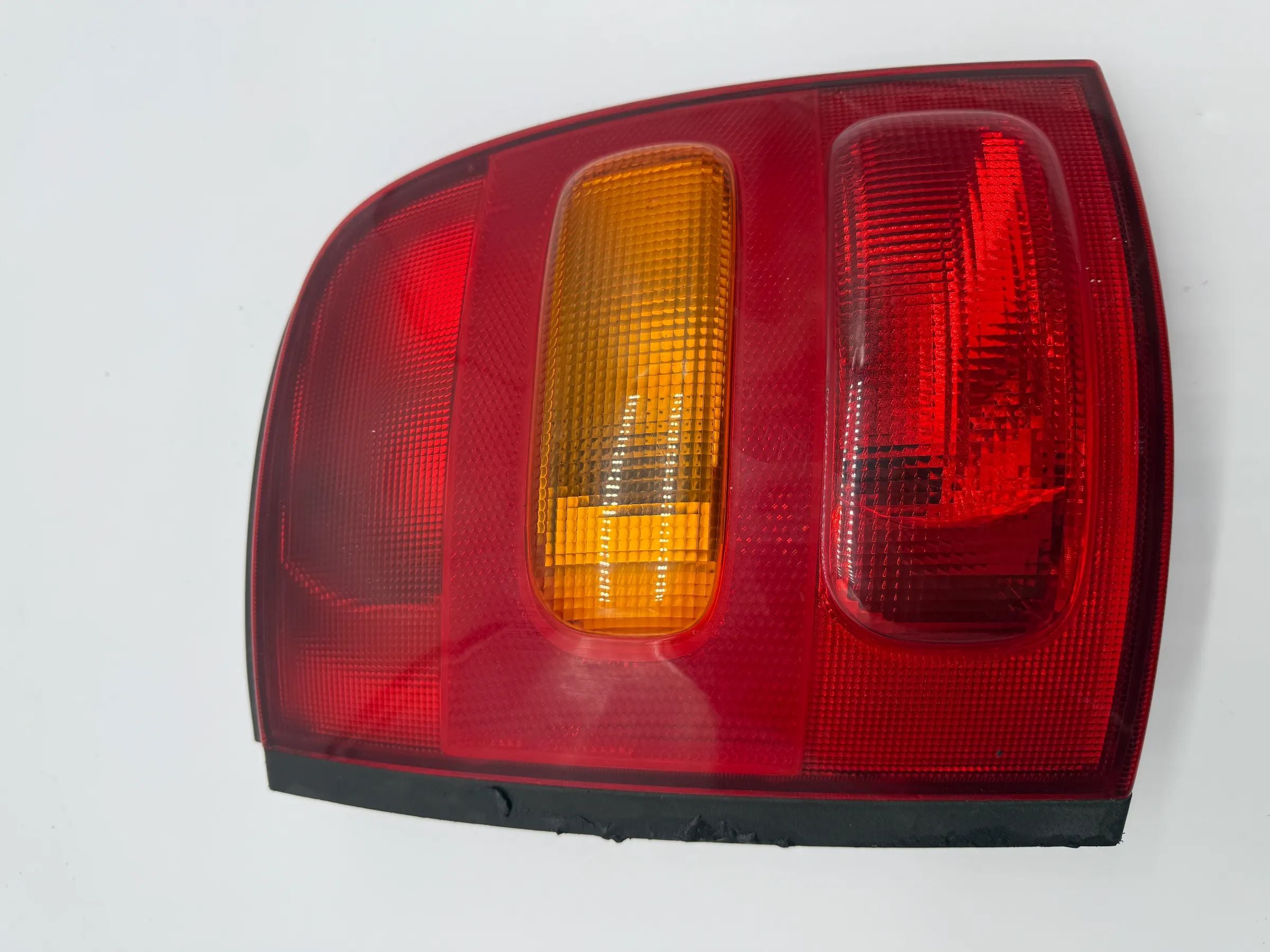 Original Nissan Micra (K11) Rücklicht / Rückleuchte Rechts 265556F600