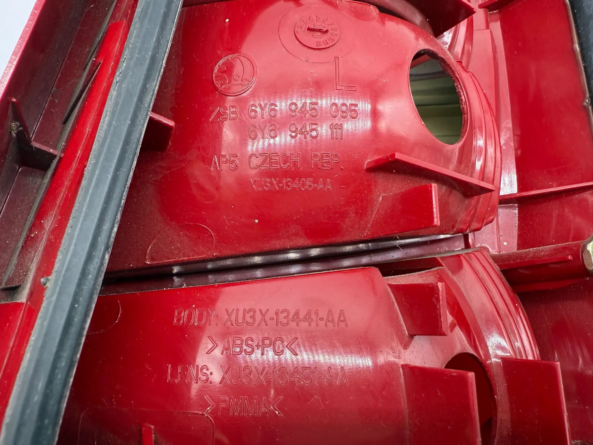 Original Skoda Fabia I 1 (6Y2/6Y3) Tail Light / Rear Lamp Left 6Y6945095