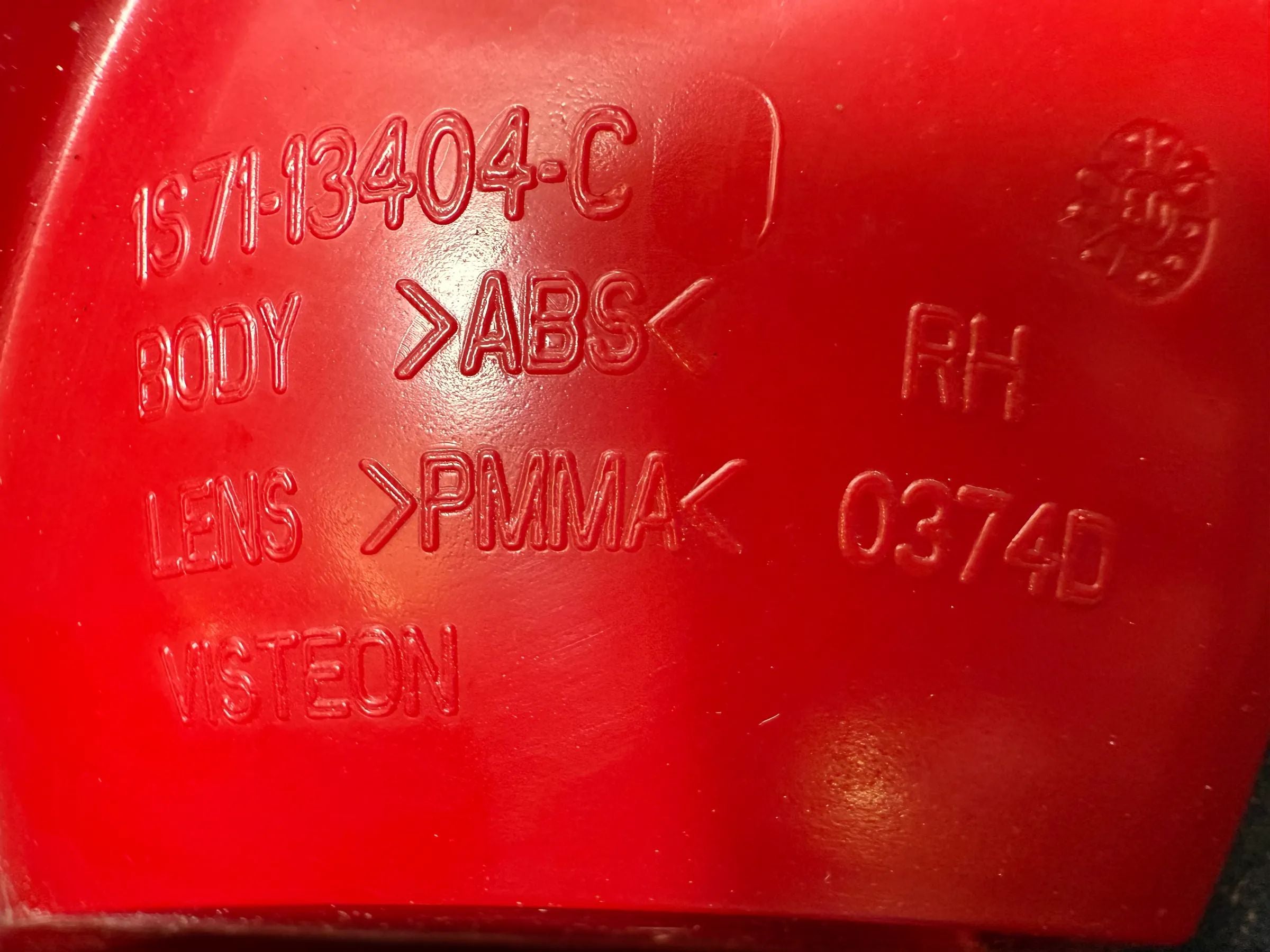 Oryginalne światło tylne prawe Ford Mondeo III (B5Y/BWY) 1S71-13404-C RH