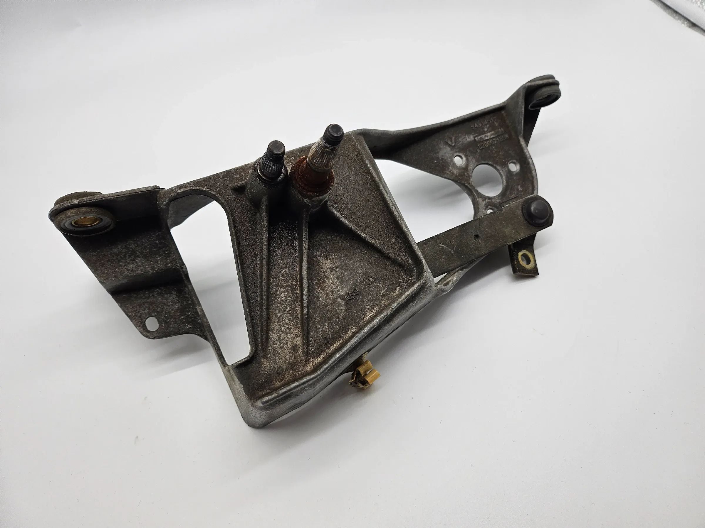 Oryginalne RENAULT Twingo I (C06) przednie ramię wycieraczki 8200071334