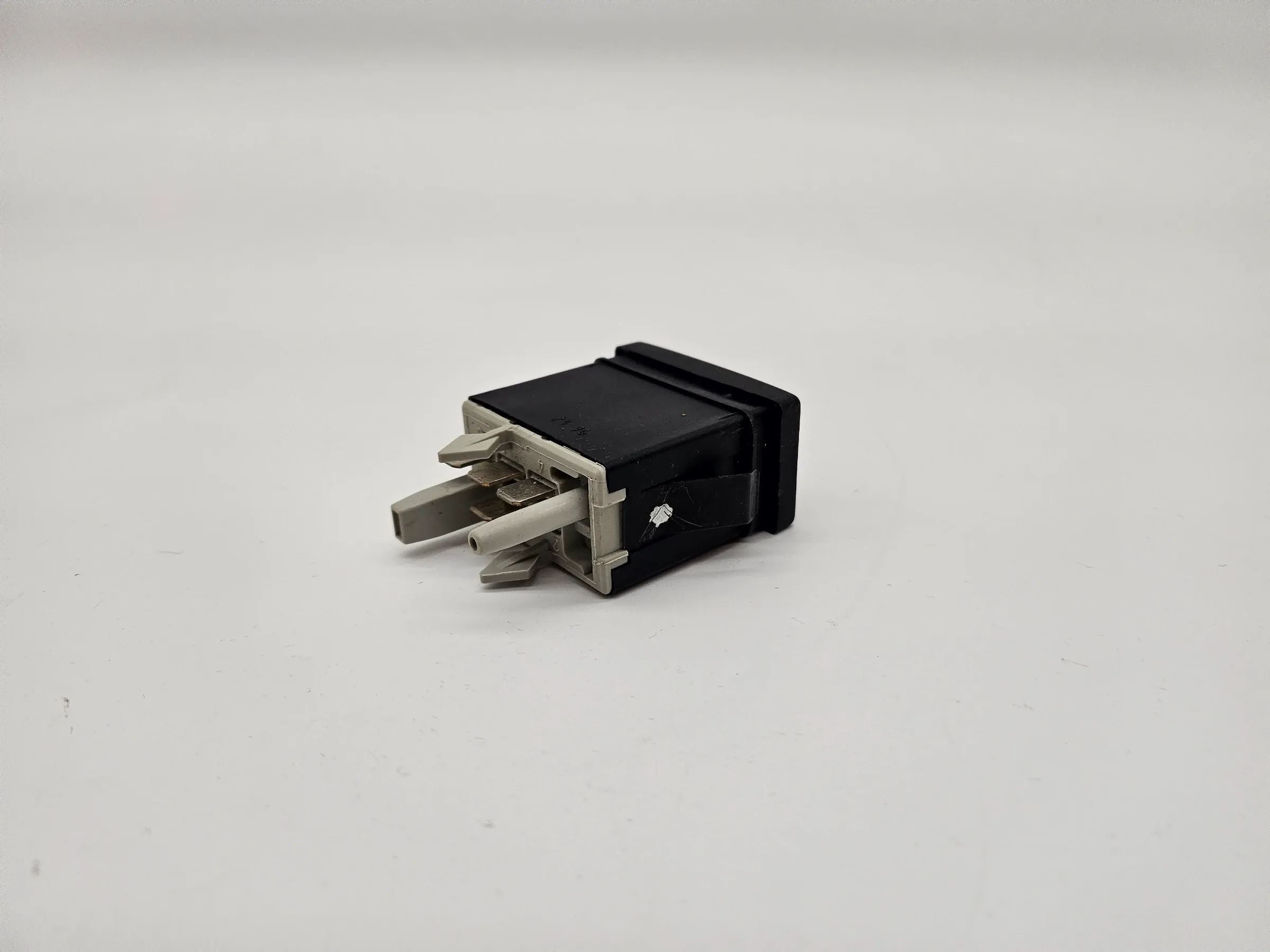 อะไหล่แท้ AUDI A4 B5 (94-98) สวิตช์ปรับระดับไฟหน้า LWR 8D0941301