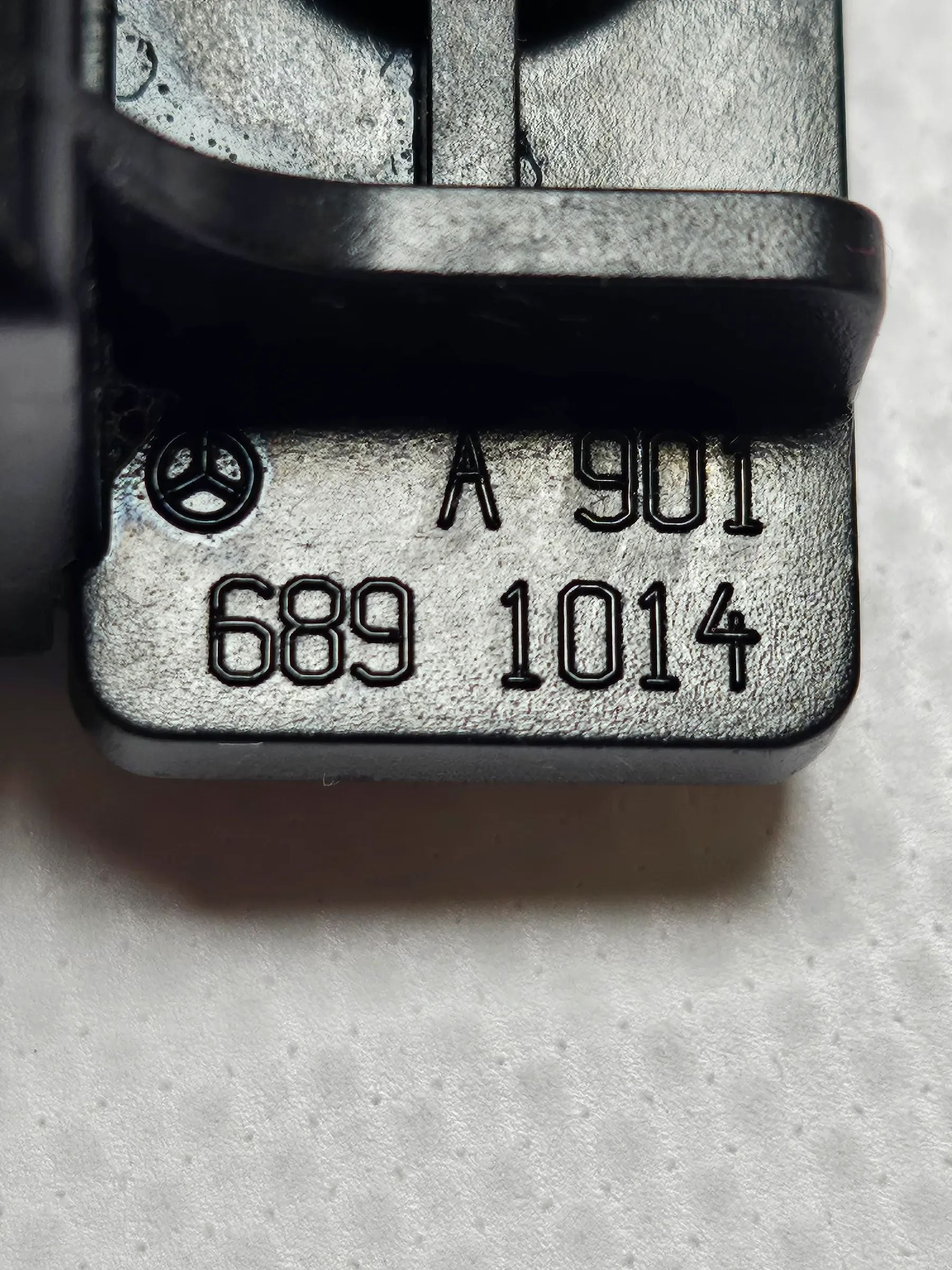 Oryginalny uchwyt licznika Mercedes Sprinter W901  A9016891014