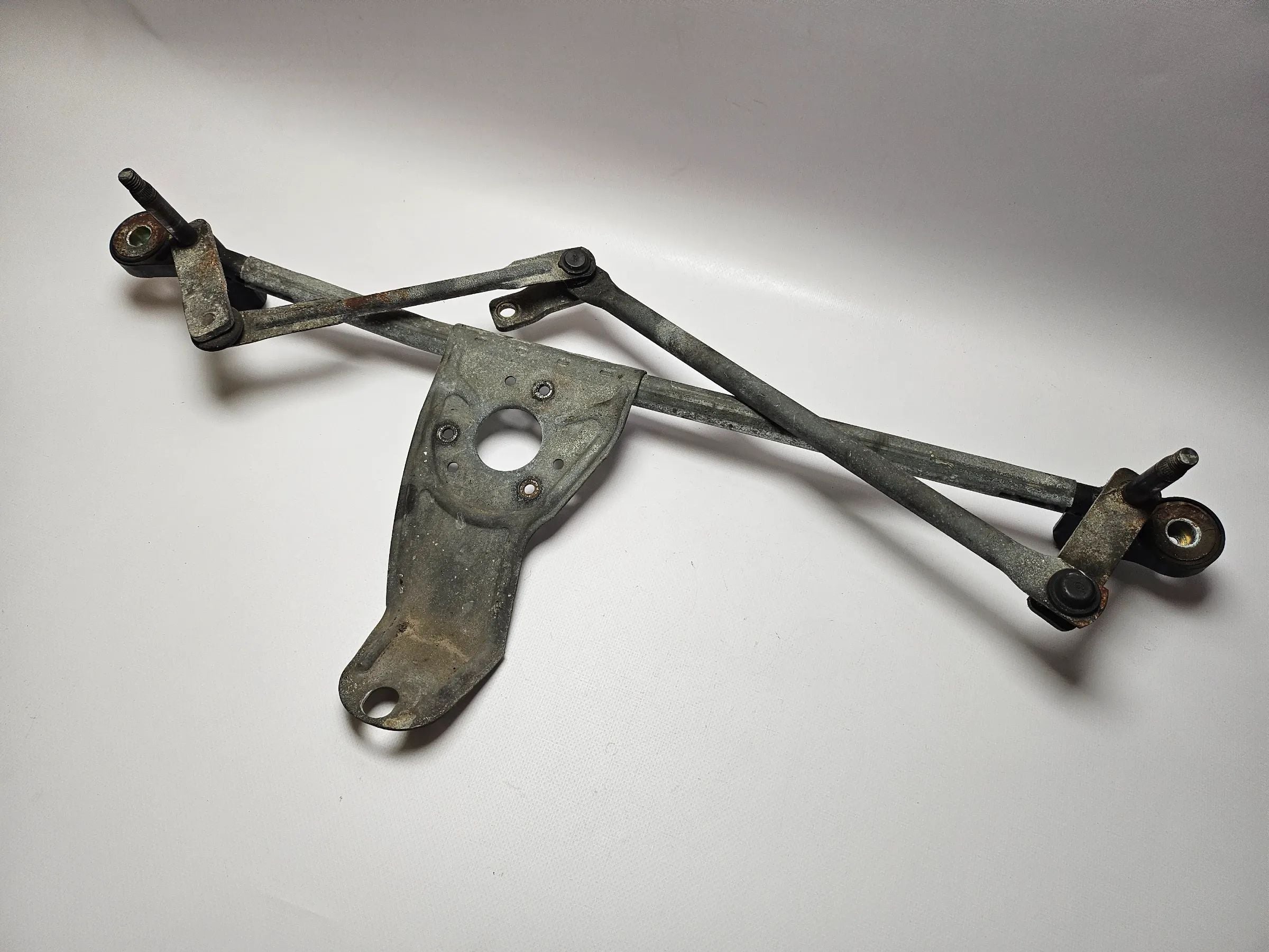 Original BMW X5 E53 wiper linkage front 7046570-01