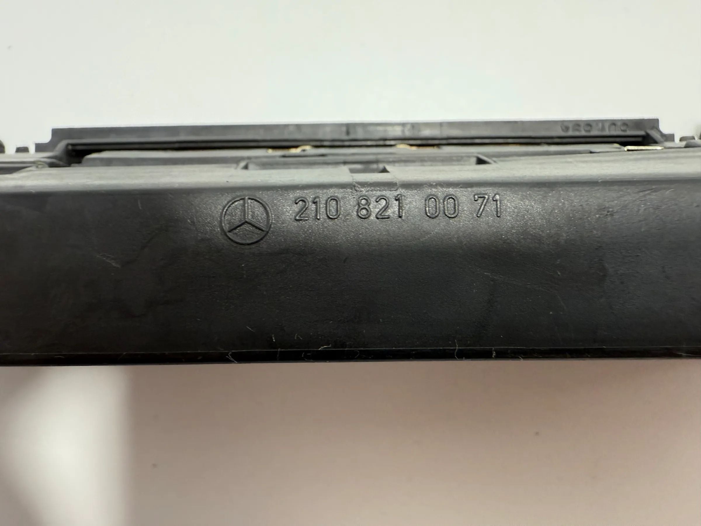 Original Mercedes-Benz W202 W210 W208 Moldura da Barra de Interruptores Quadro A2108210071 Auto-veritas