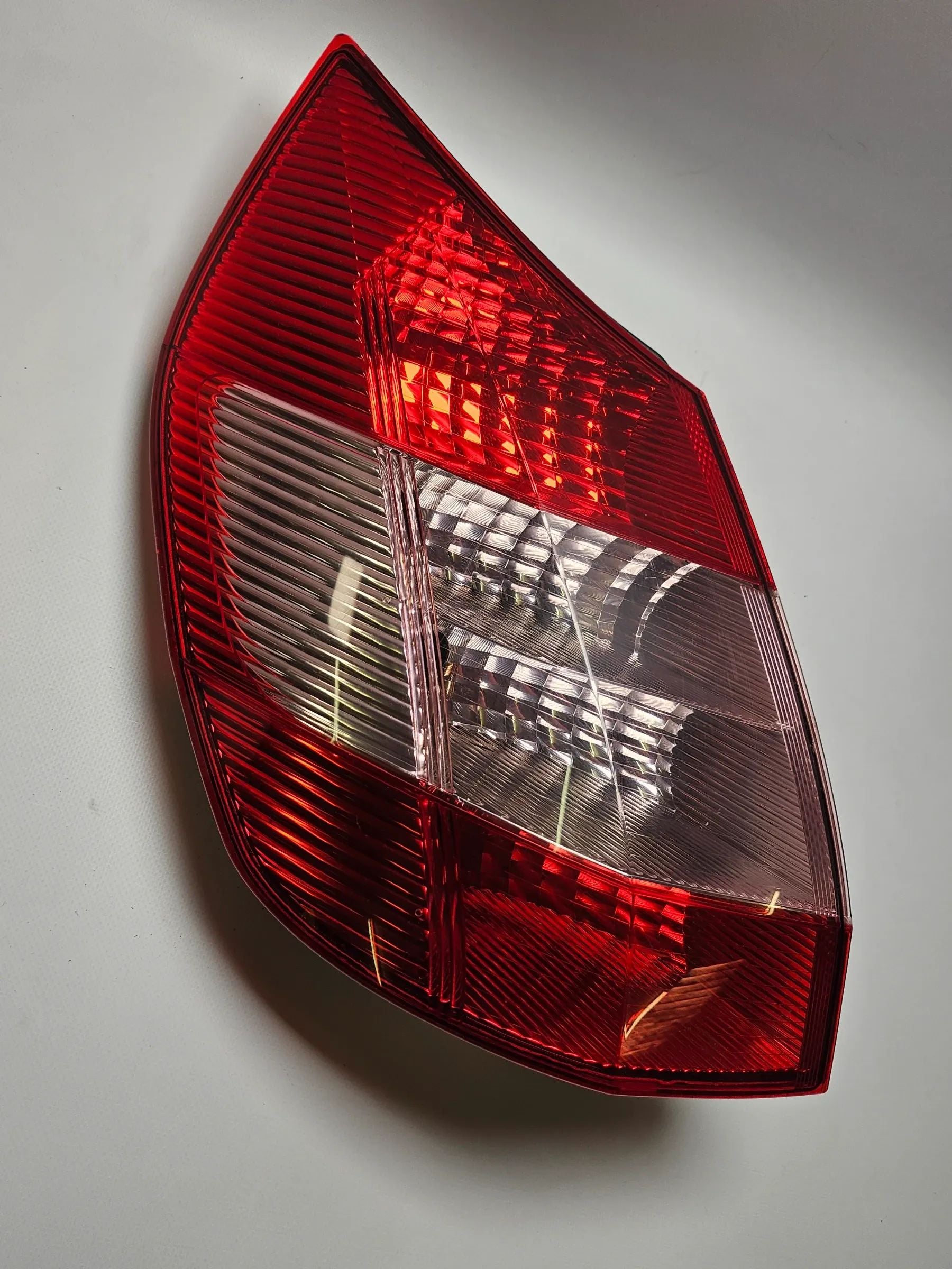 Oryginalna lewa lampa tylna Renault Scenic 2 JM 8200127704