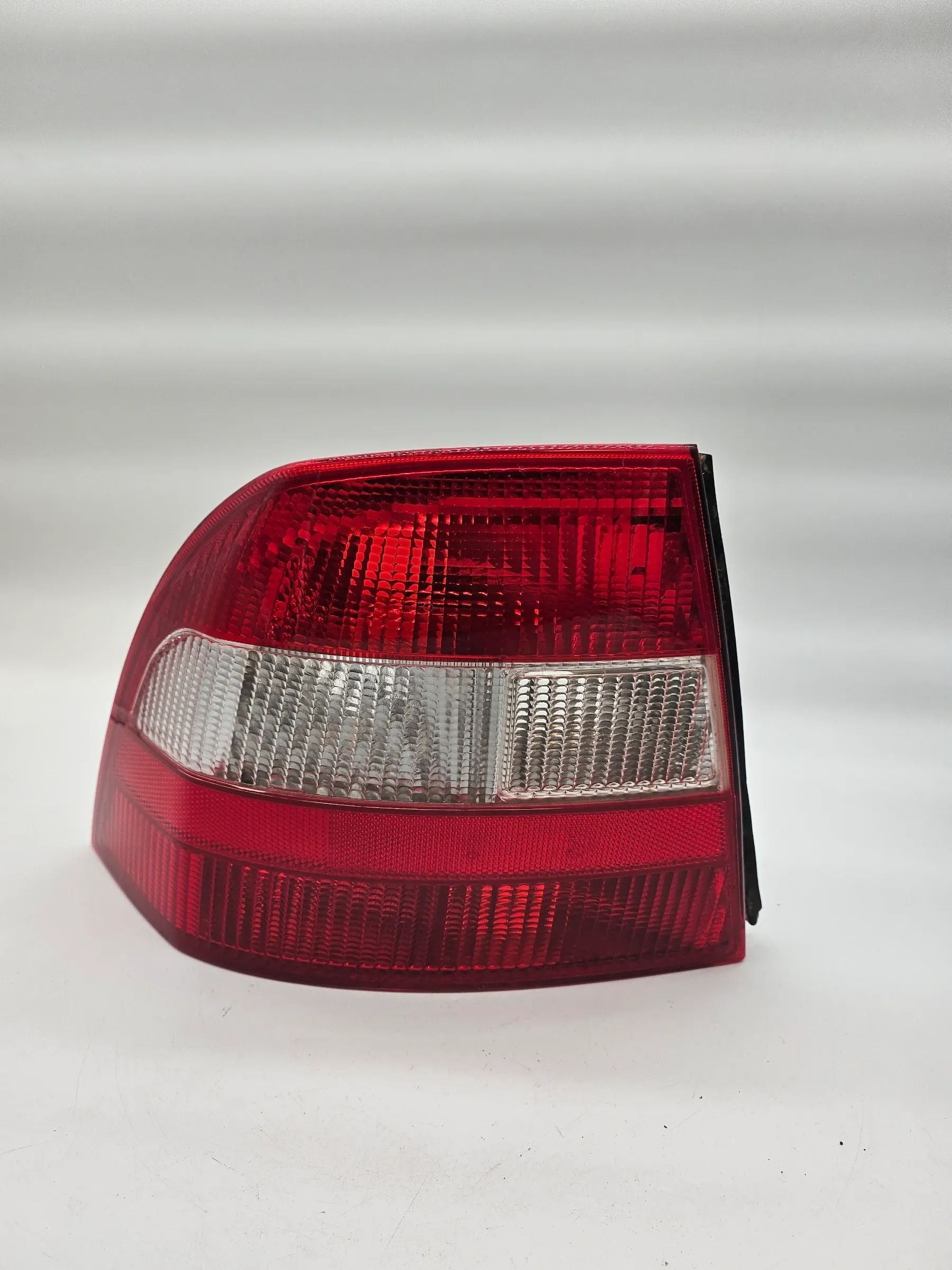 Original Opel Vectra B J96 Lampu Belakang Kiri Carello 37370748