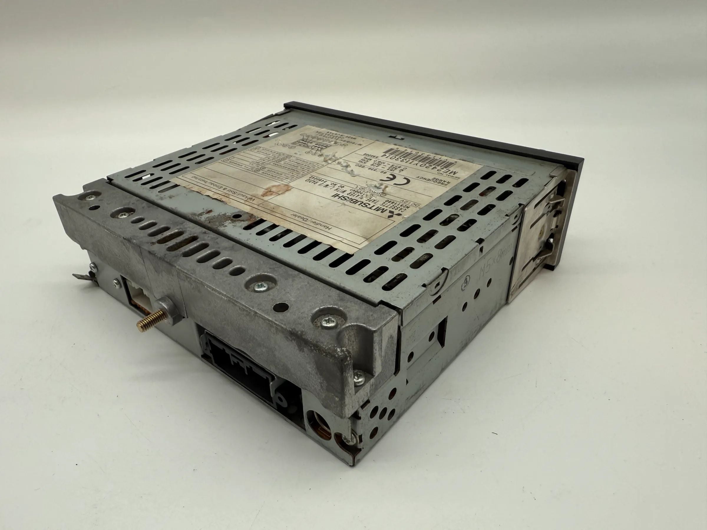 mz311990 Autoradio Kassettenradio Mitsubishi Carisma DE845455-56