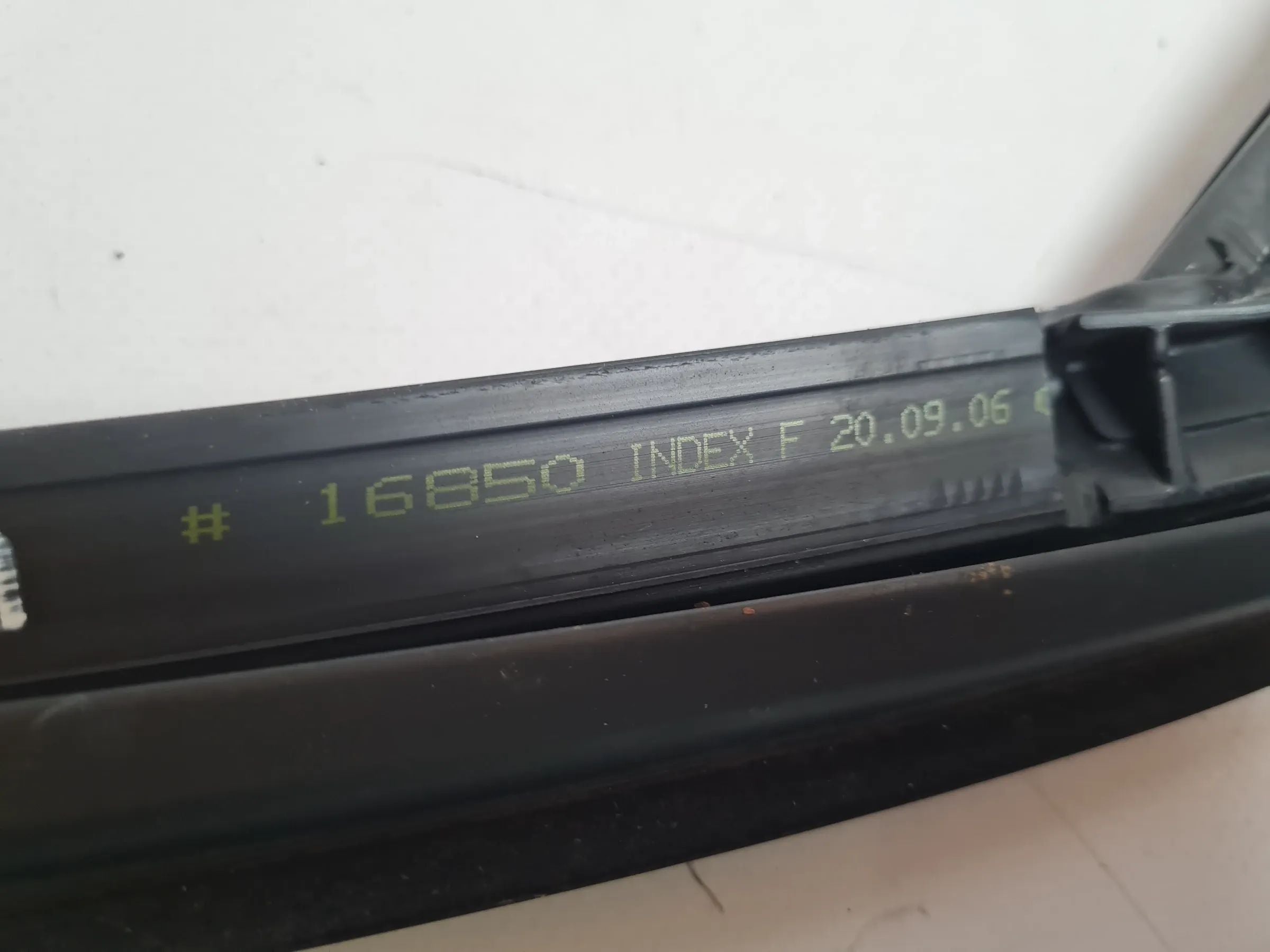 BMW 3er Touring E91 Fenster Dichtung Gummi Vorne Rechts 16850 Original