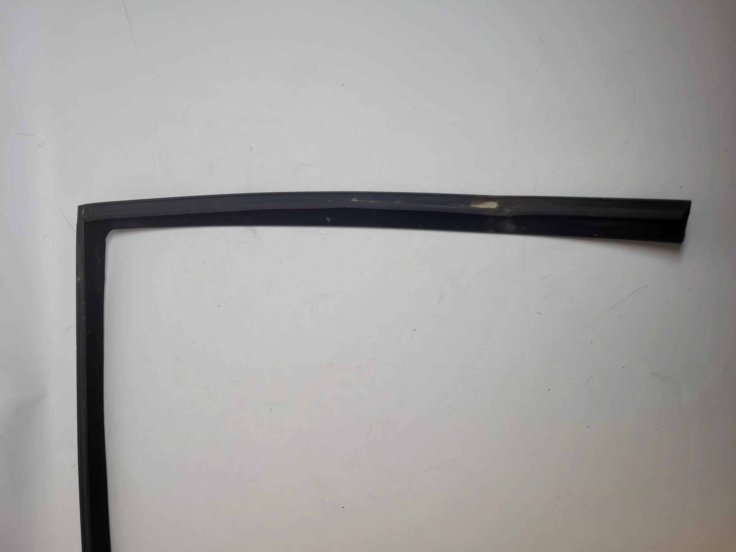 BMW 5er Touring E39 Dichtung Fensterführung Rechts Hinten Innen (Original)