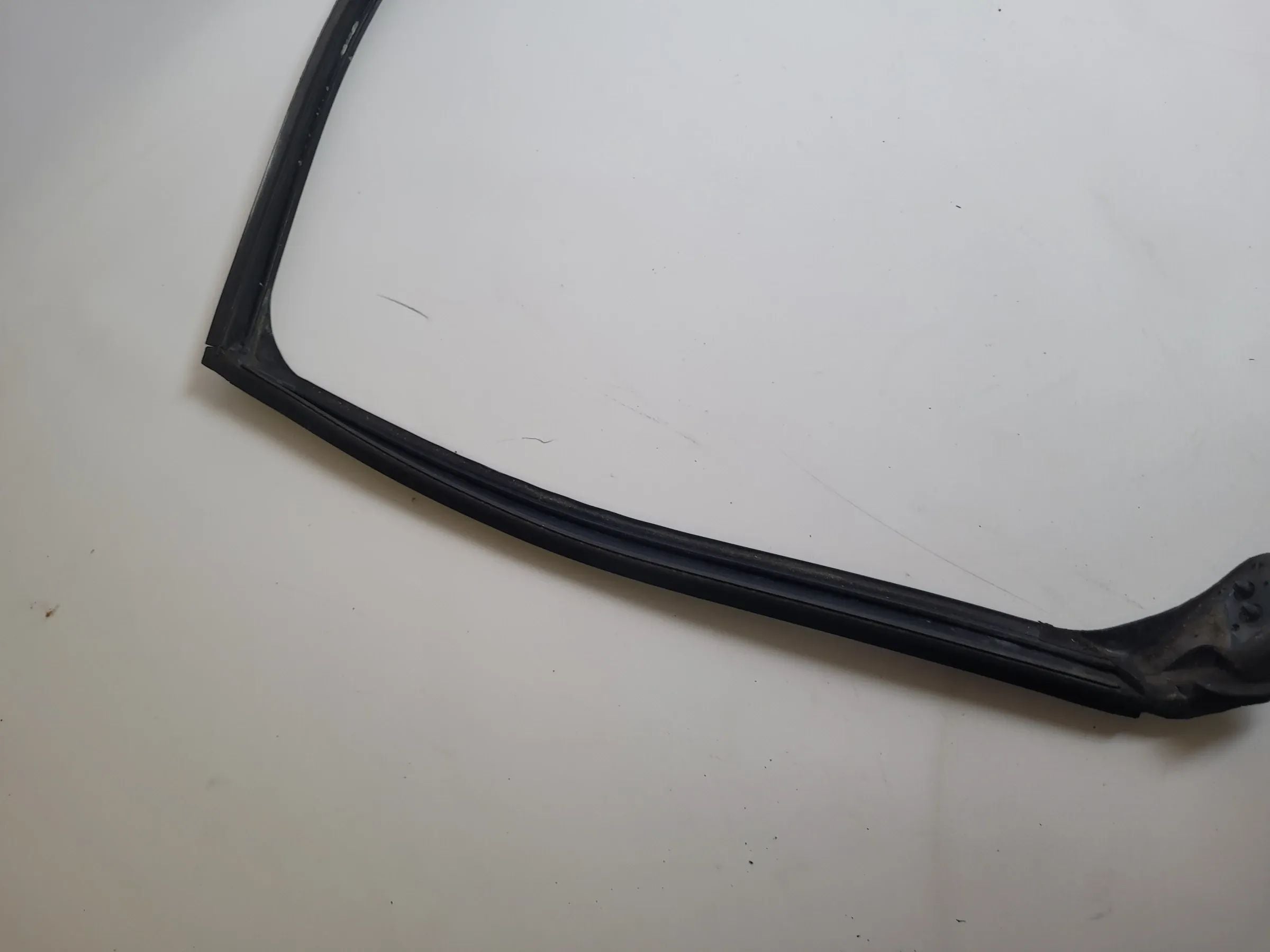 BMW 5er Touring E39 Türdichtung Führung Rechts Hinten Außen Oben (Original)