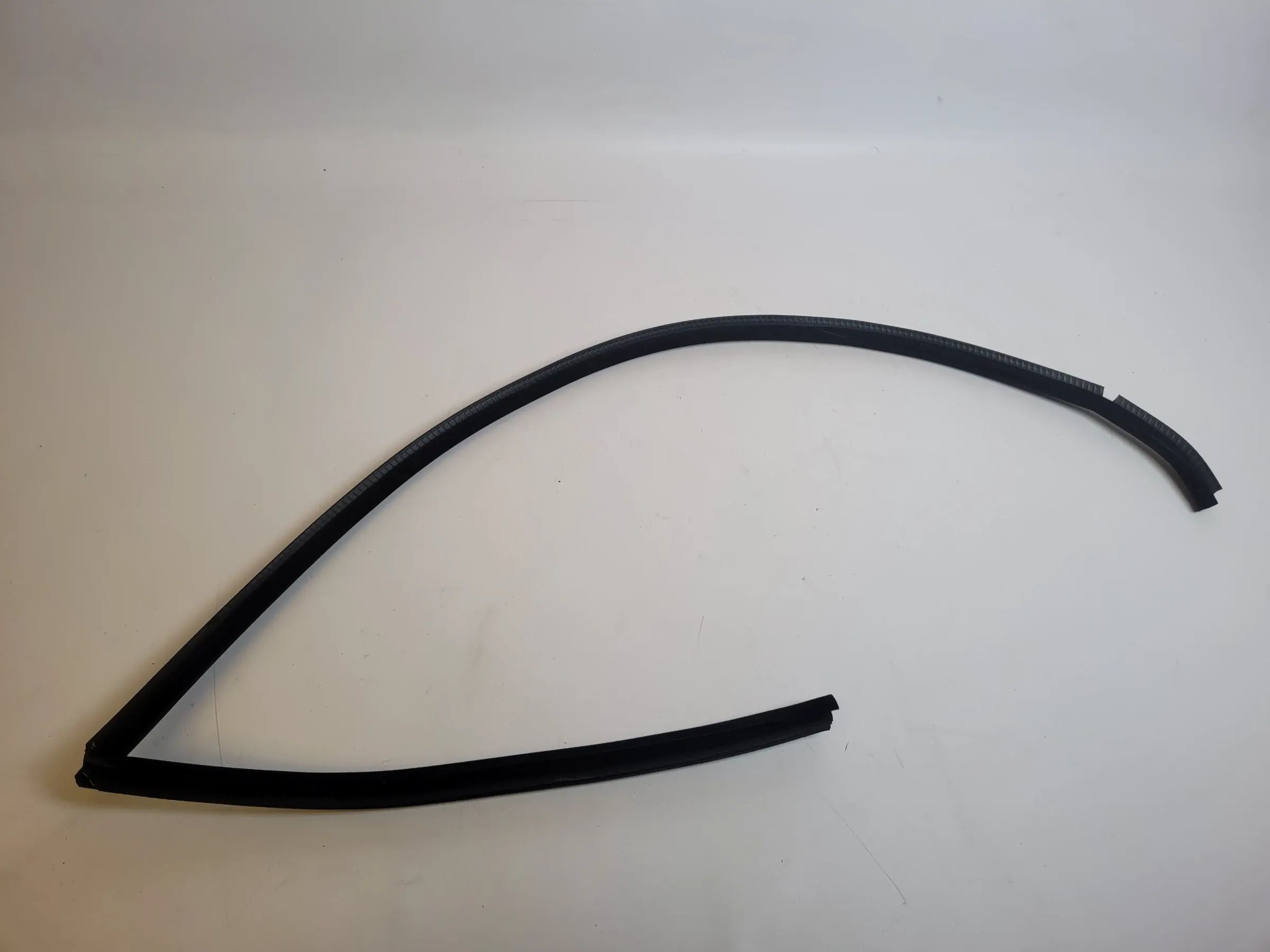 BMW 5er Touring E39 Dichtung Kofferaumfenster Rechts (Original)