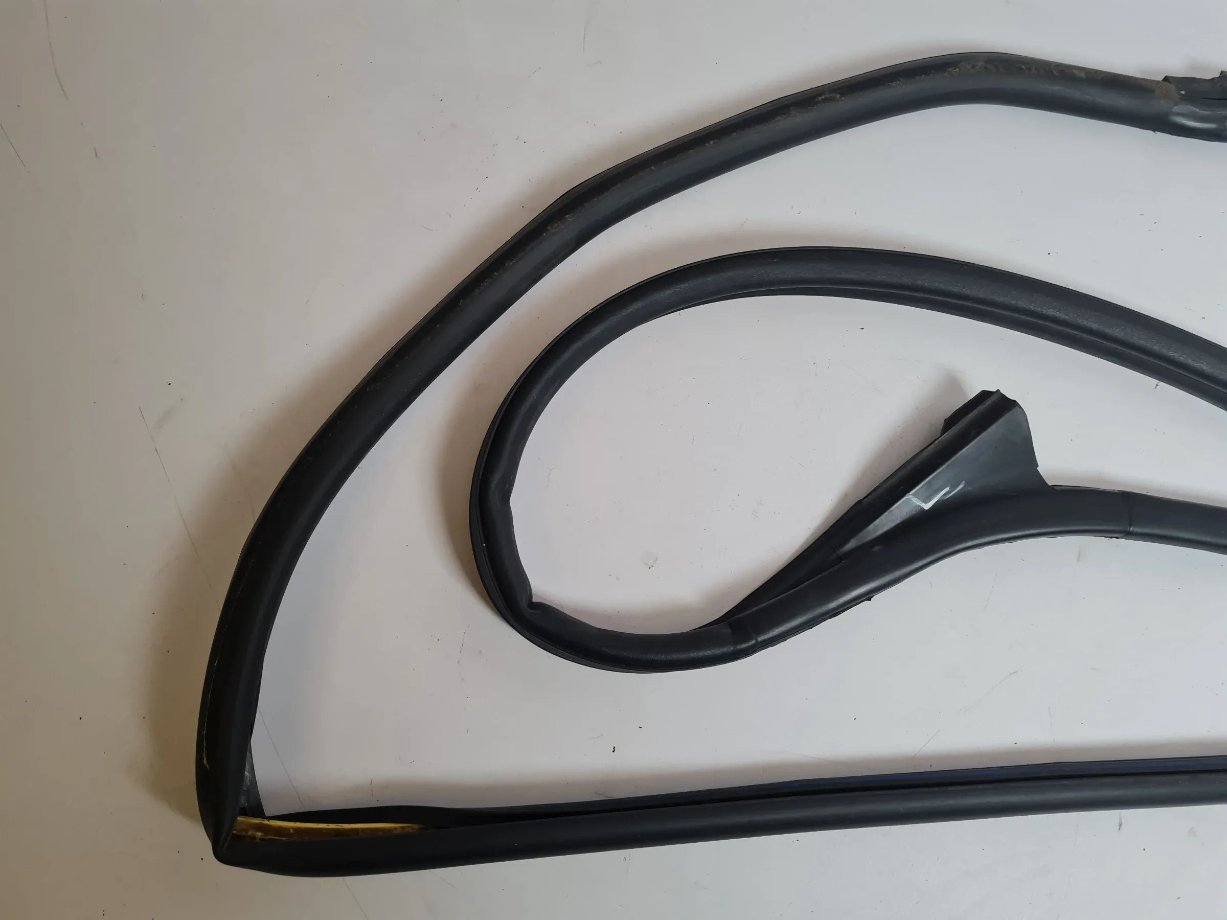 Original Mercedes C-Klasse (CL203) Dichtung Tür Links A2037272930