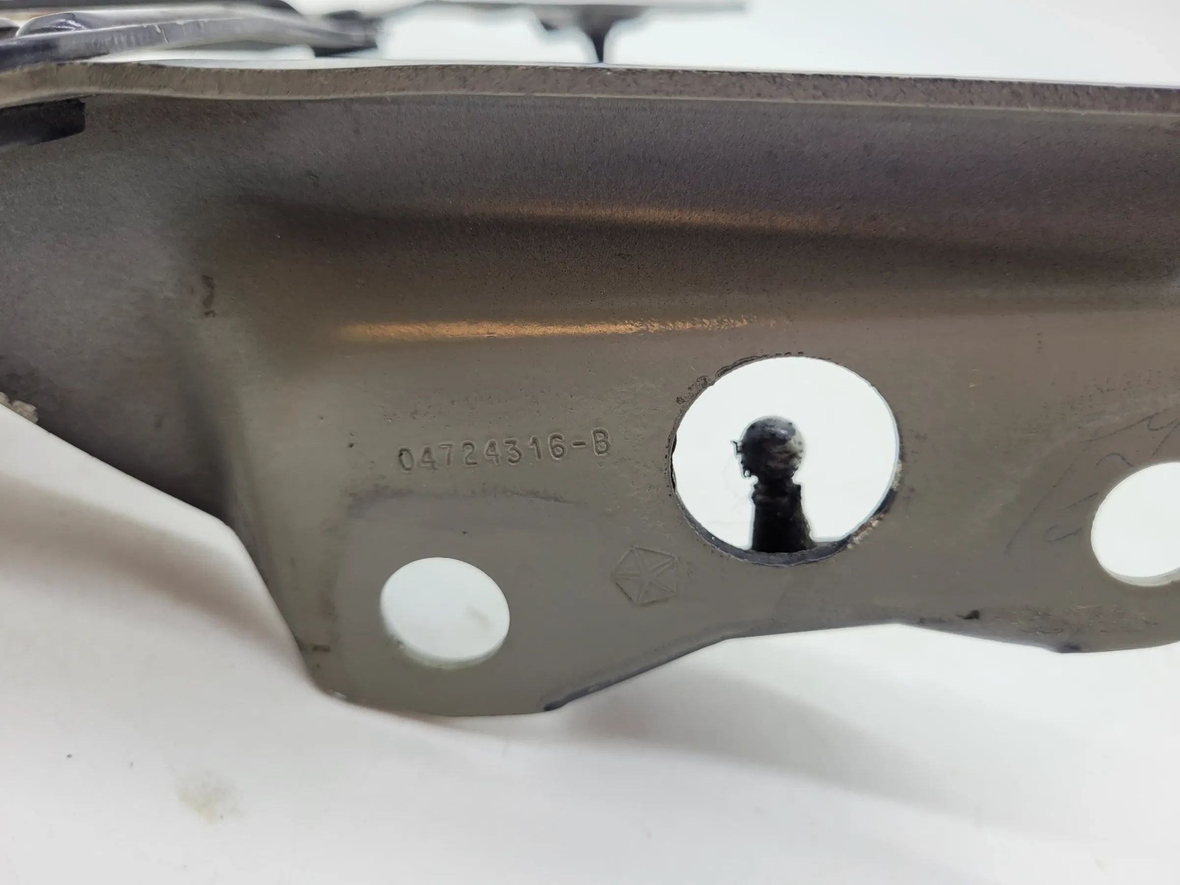 Chrysler Stratus Cabrio JA/JX Scharnier Heckklappe Rechts 04724316-B (Original)