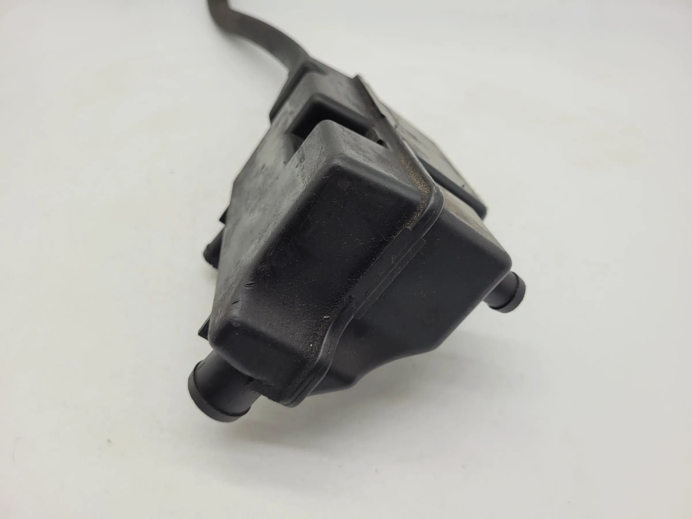 Chrysler Voyager IV RG Öldekanter Ölgefäß + Schlauch 4667957 Original