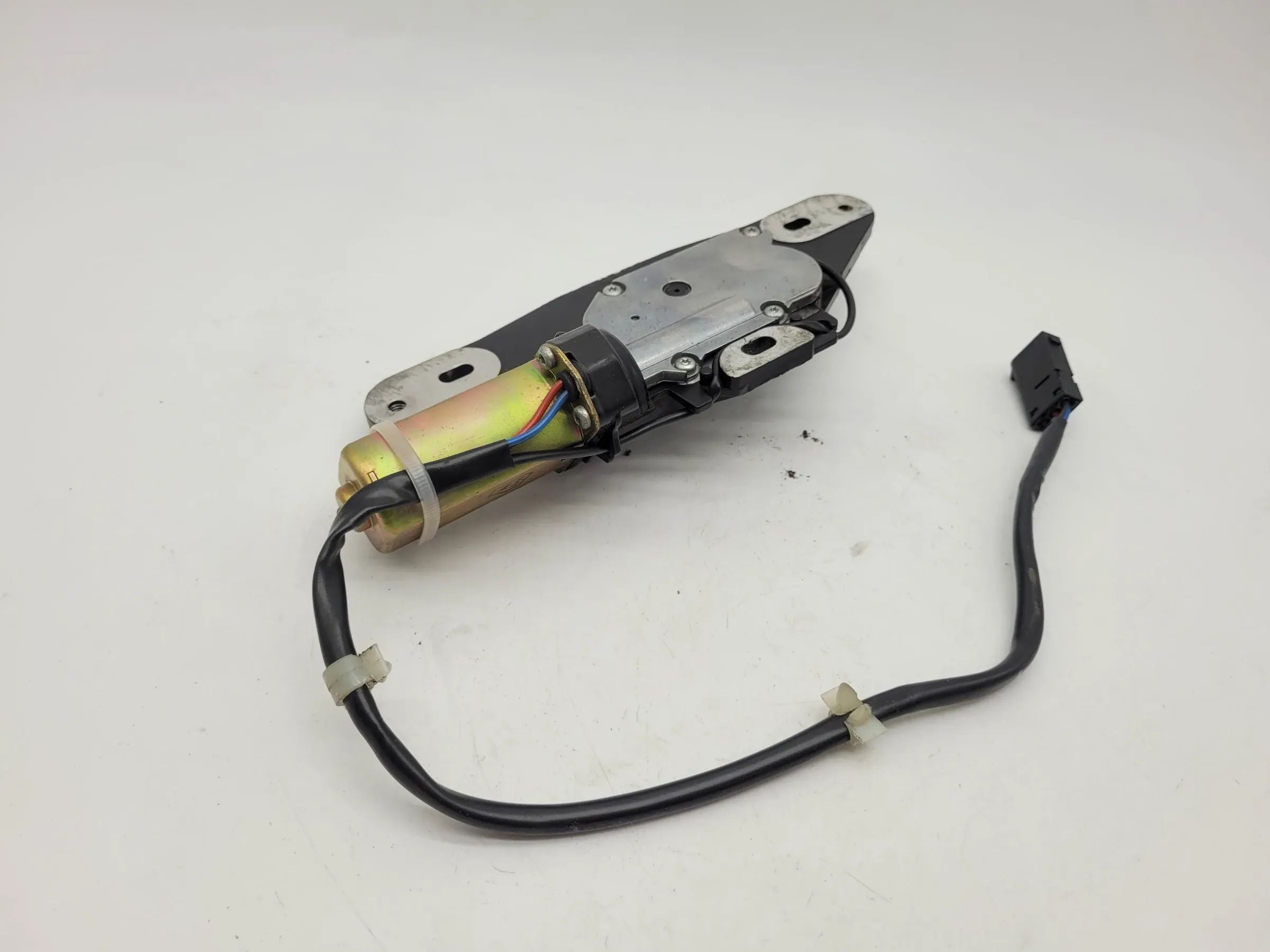 BMW 5er Touring E39 Heckklappenschloss Kofferraum 67.14-8362371 (Original)