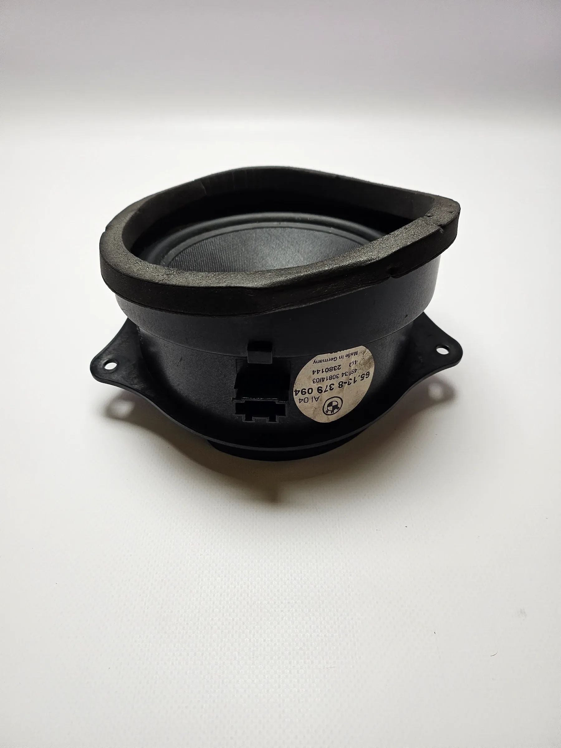 Оригинальная задняя правая стереодинамик BMW E53 X5 8379094