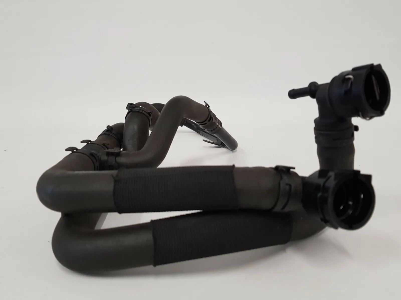 Durite de refroidissement liquide de refroidissement orig VW Golf V 5 1.6 FSI 85KW 1K0121070K