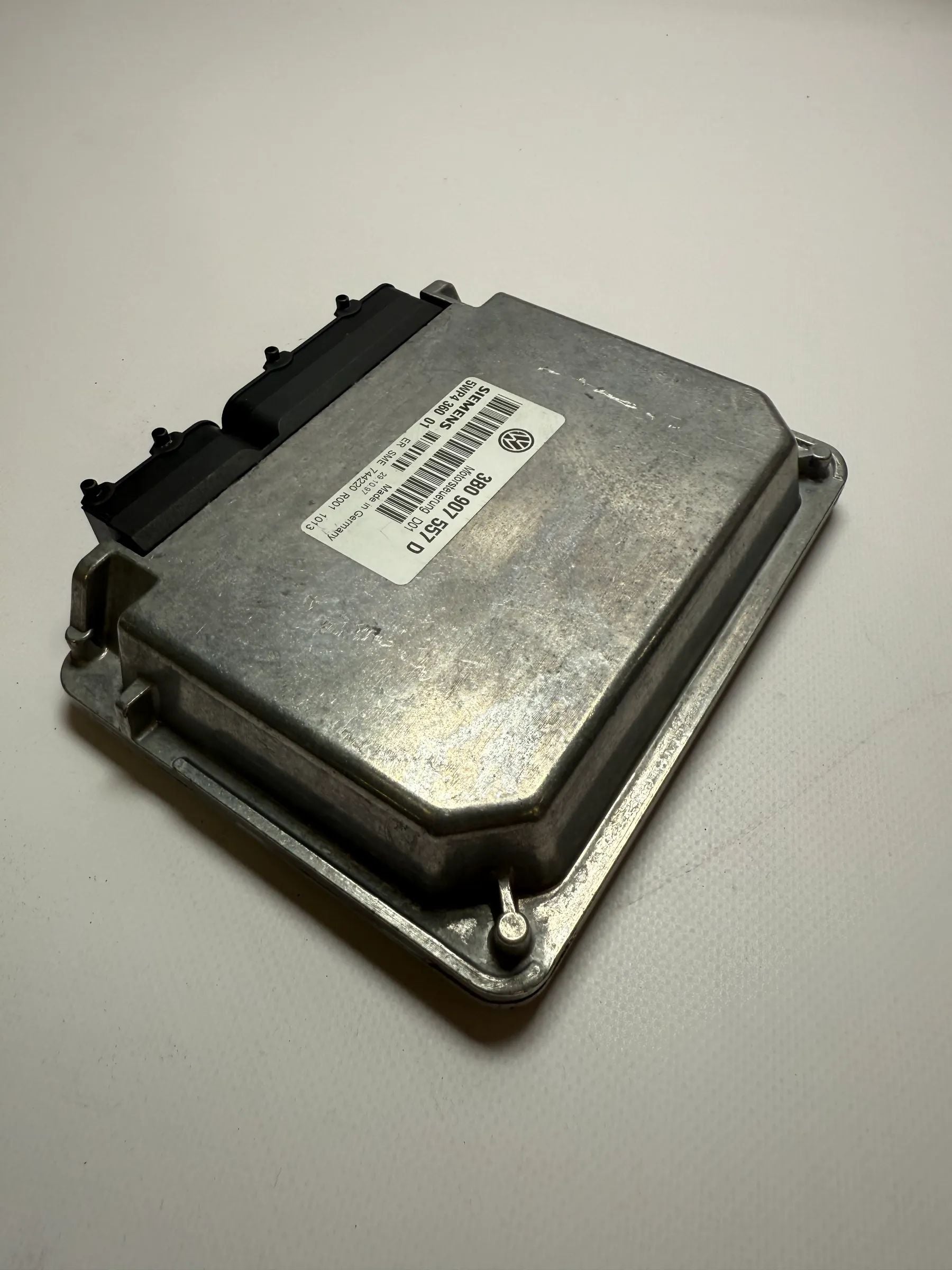 Motorsteuergerät VW Passat 3B 1.6 AHL 74KW 101PS 3B0907557D Siemens 5WP4360 01
