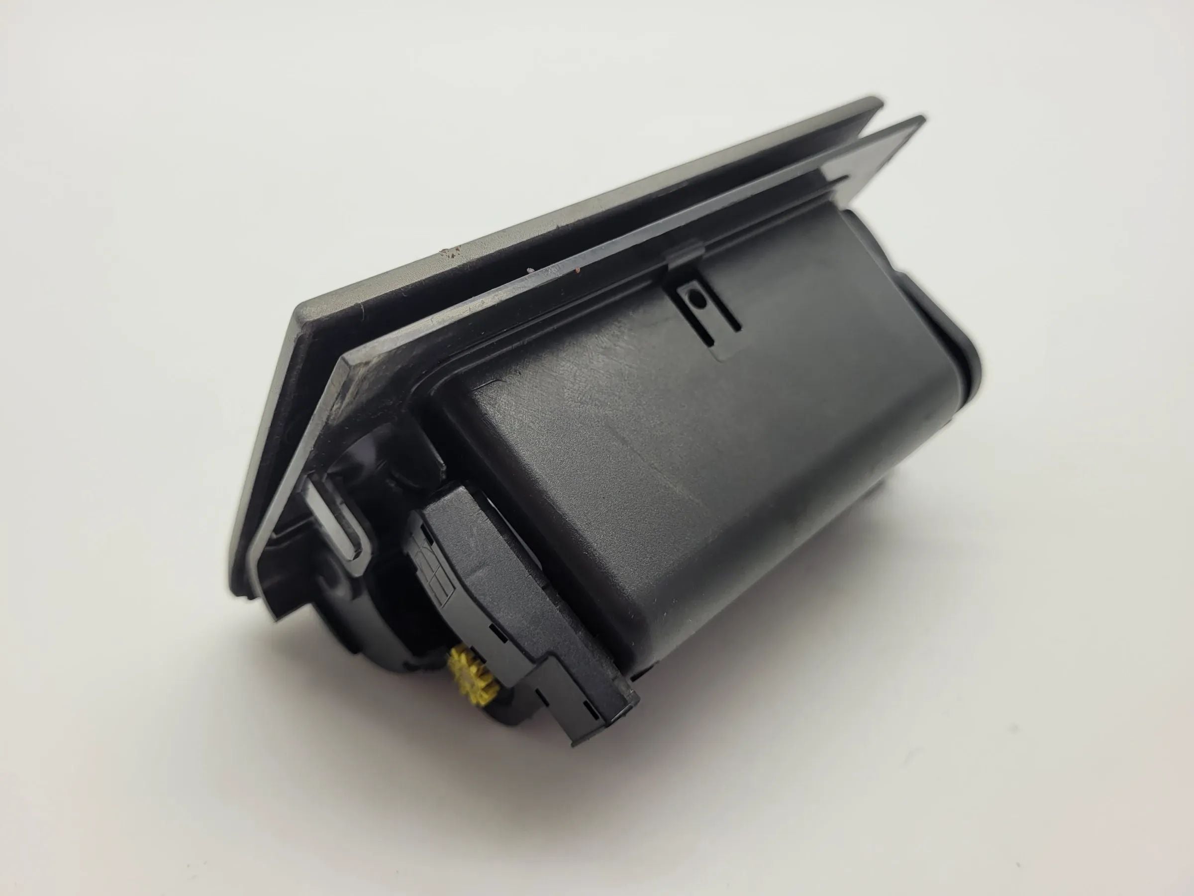 Original Opel Vectra C / Signum (Z03/Z02) Aschenbecher Front 9181518