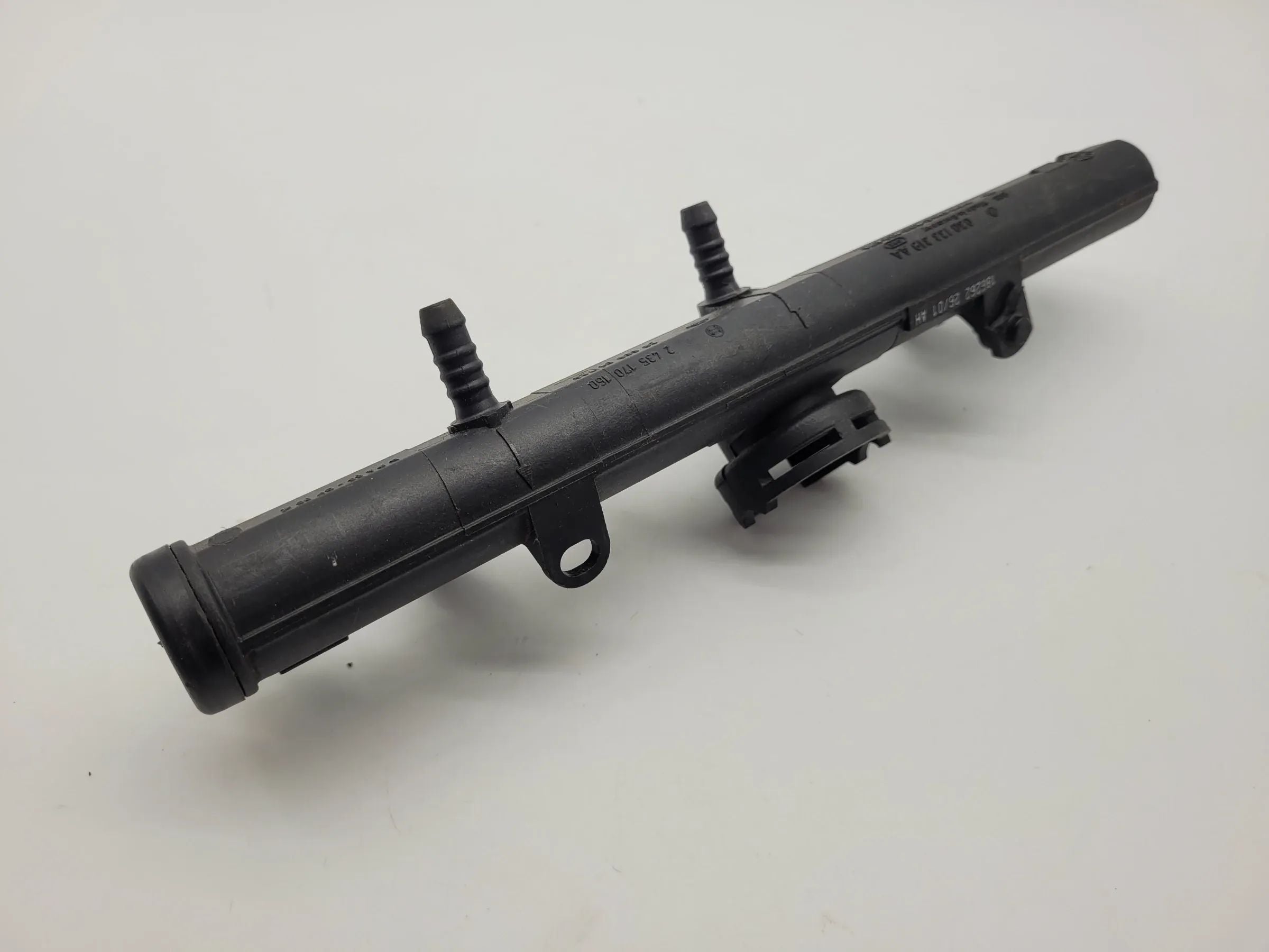 Original VW Polo (6N2) Einspritzleiste 2435170160