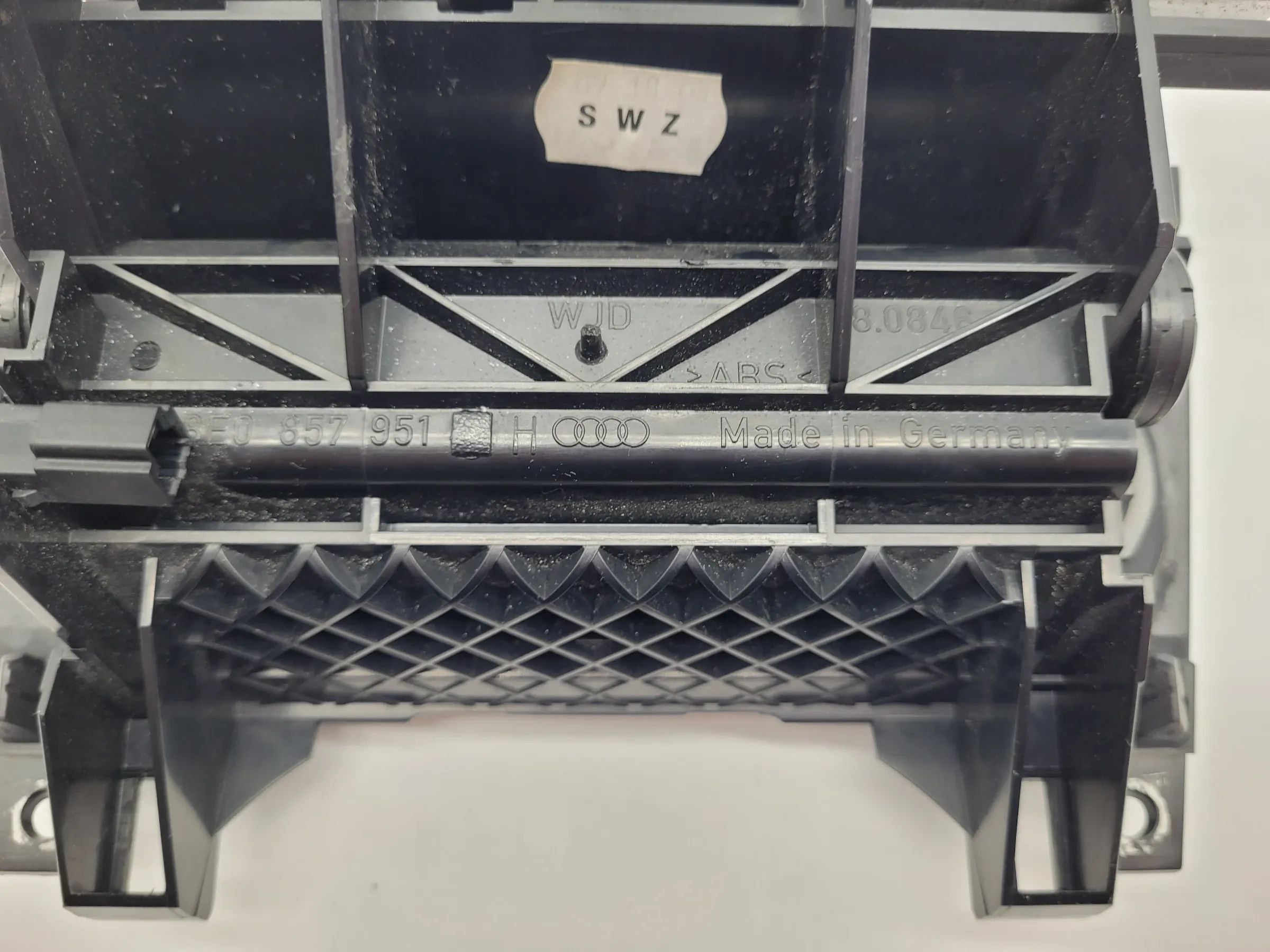 Original Audi A4 (8E/B6/B7) Aschenbecher Grau 8EO857951