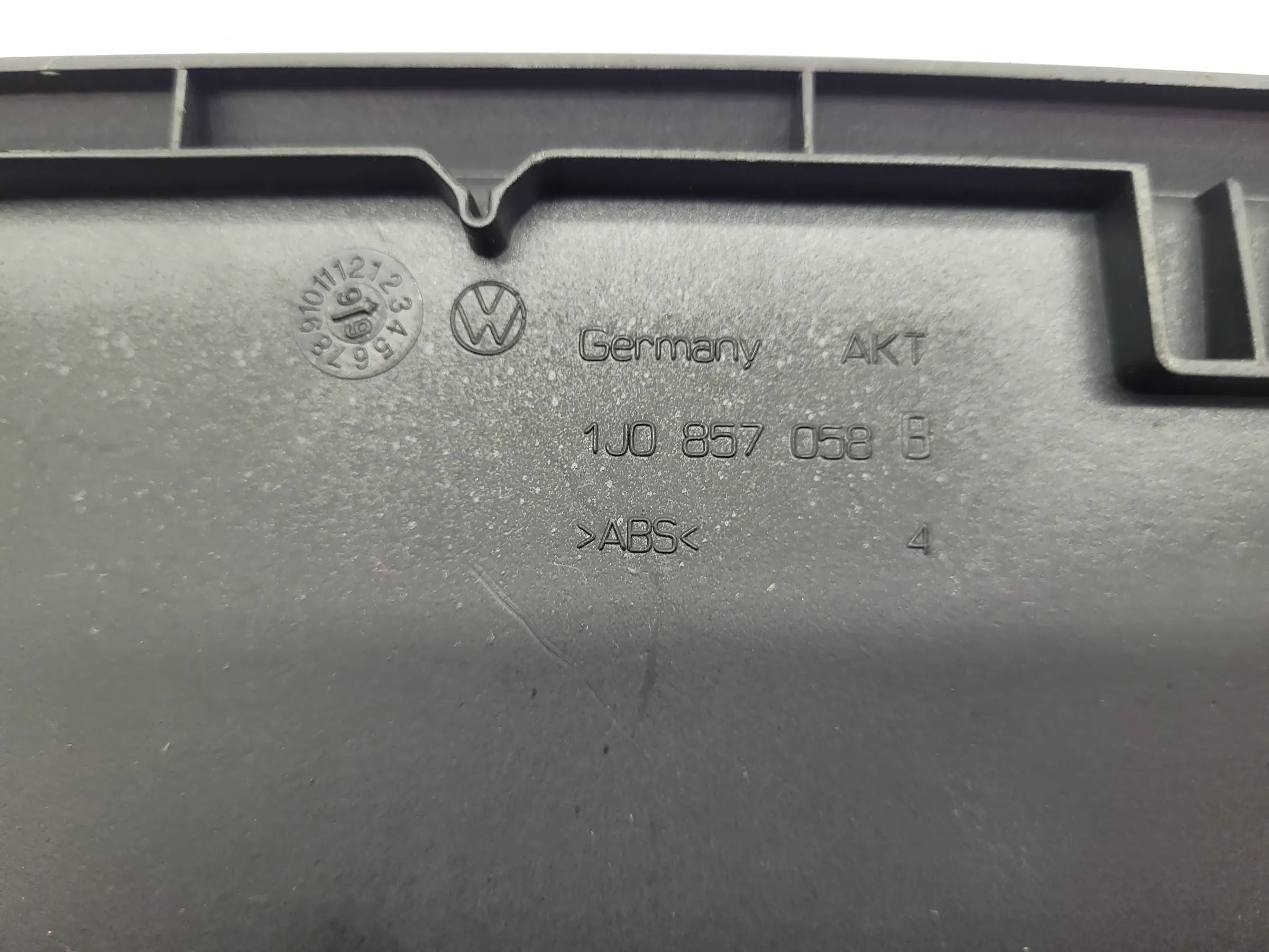 Original VW Golf IV 4 (1J5/1J1) Ablagefach Ablage Mittelkonsole 1J0857058B