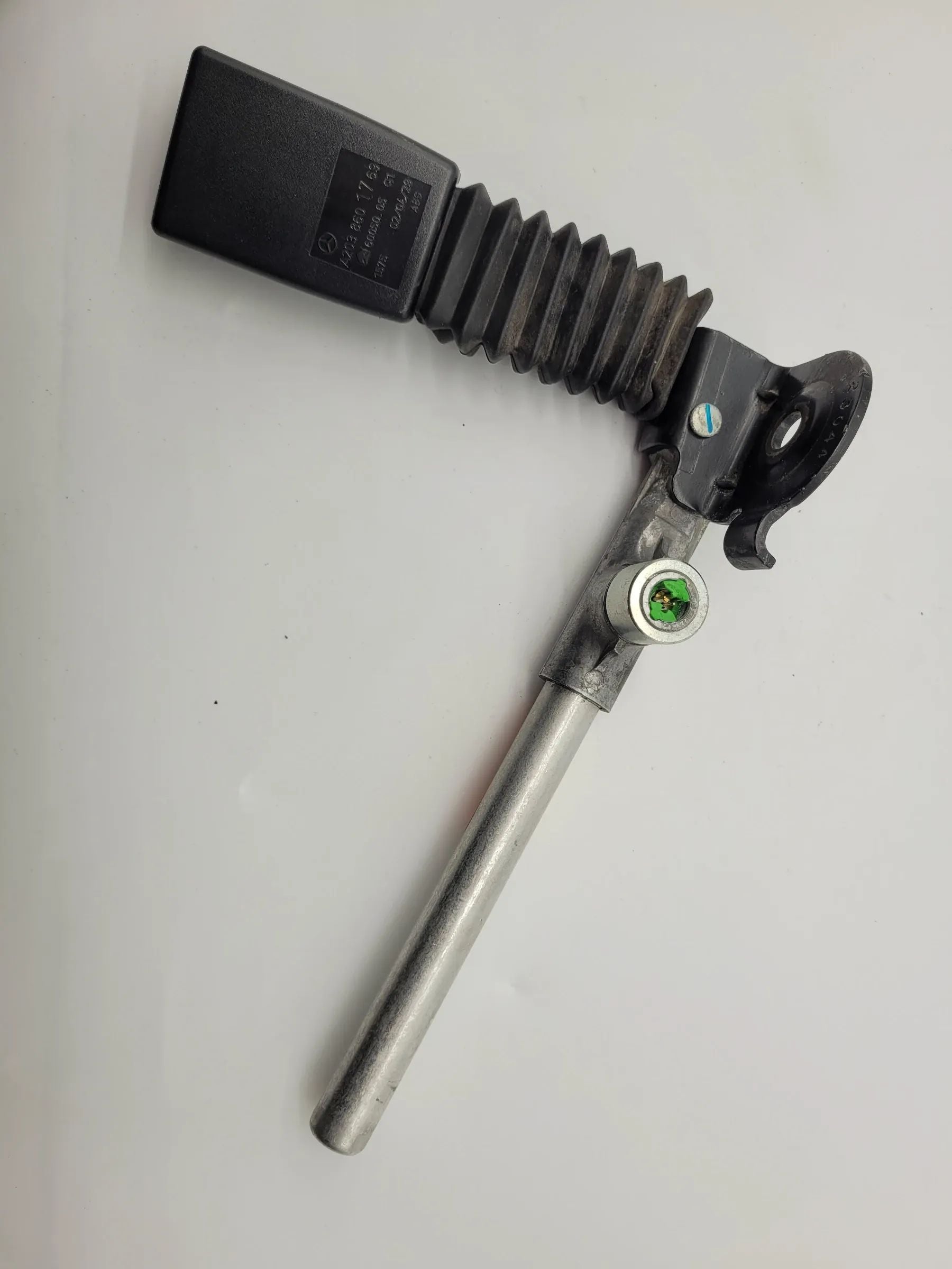 Original Mercedes-Benz C-Klasse Sicherheitsgurt / Gurtschloss Links A2038601769