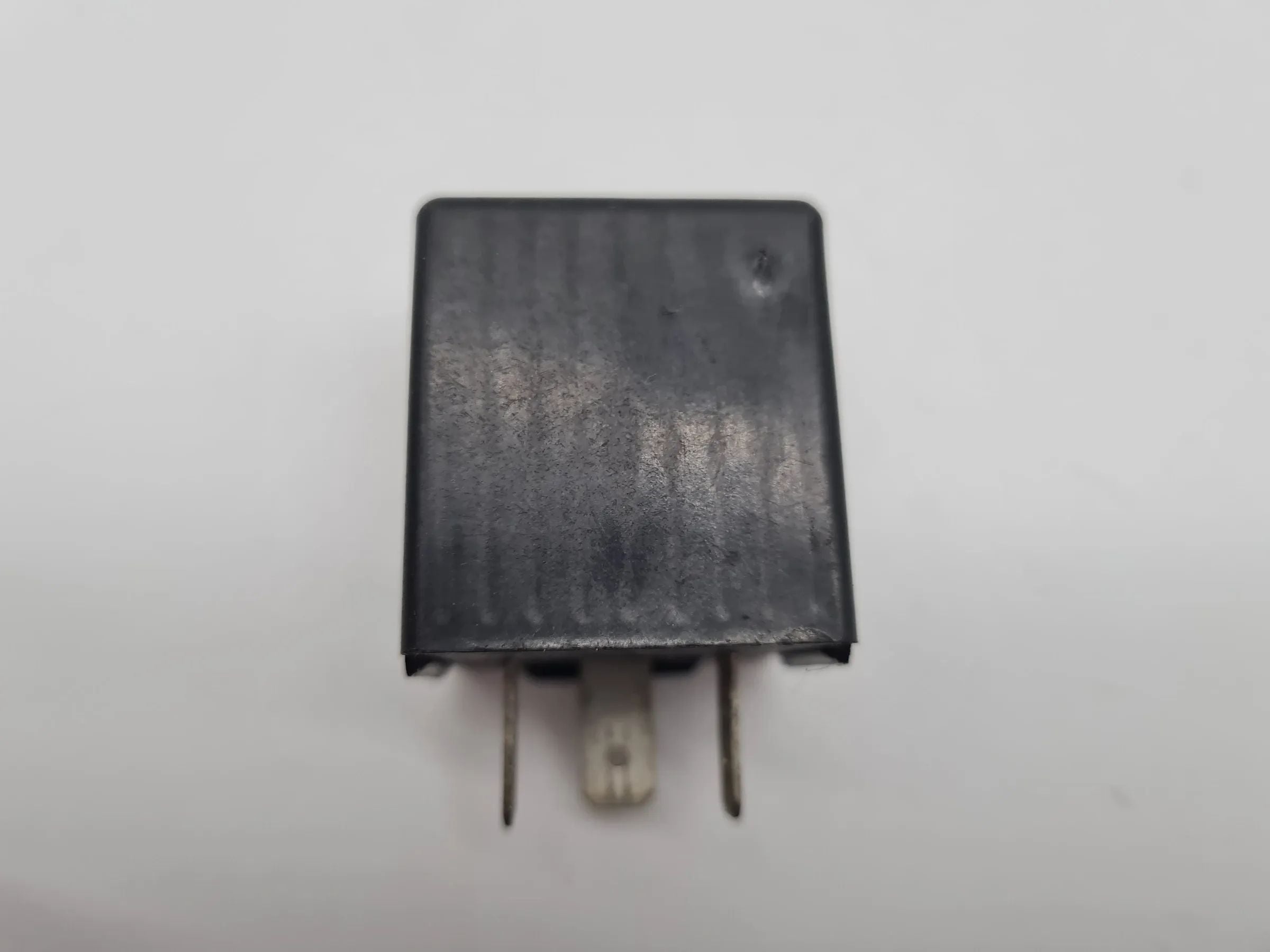 Original Opel Corsa B / Astra F Relais / Signalgeber 2502888 / 90240665