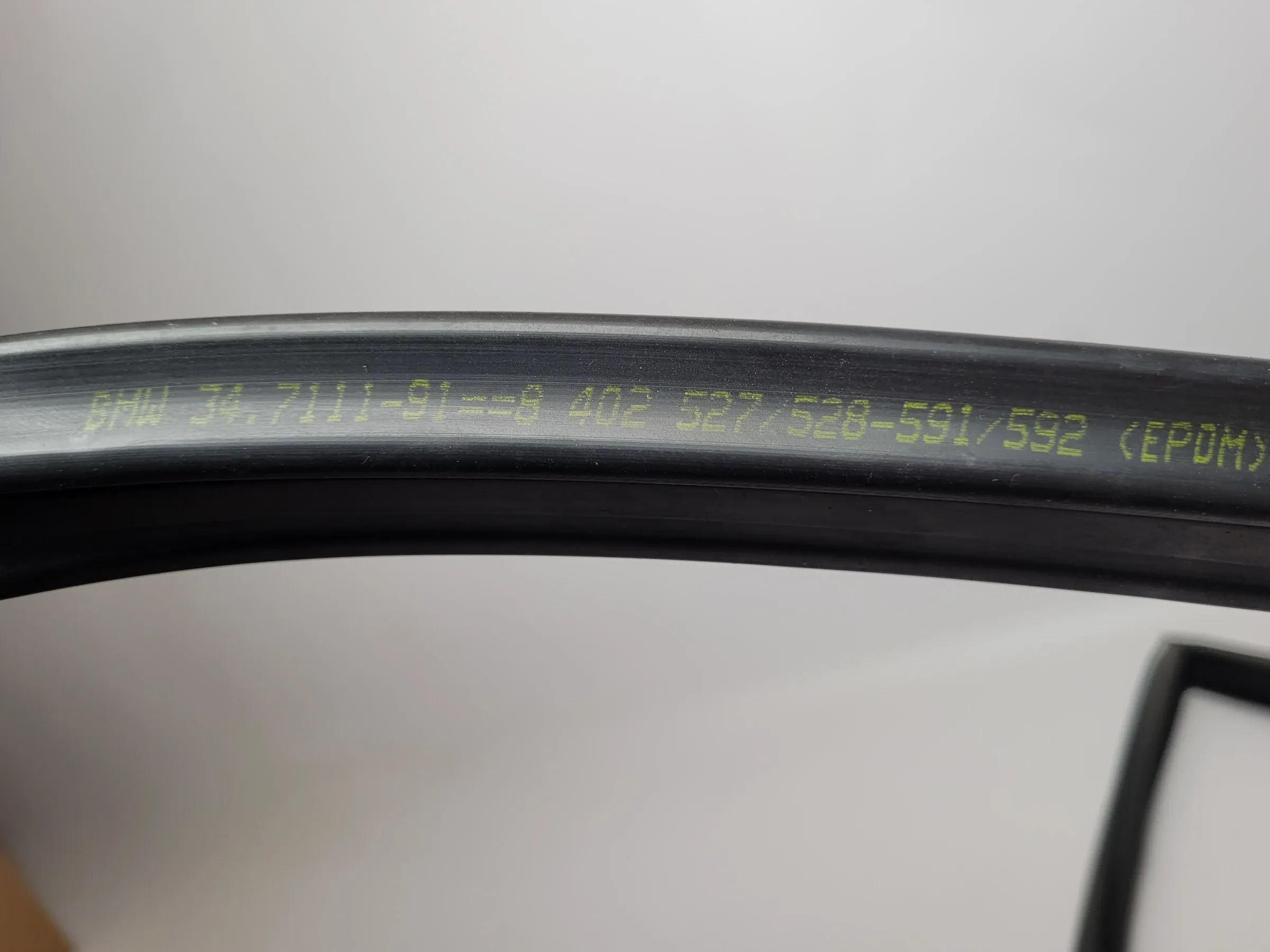 Original BMW X5 (E53) Gummidichtung Fenster Vorne Links 8402527