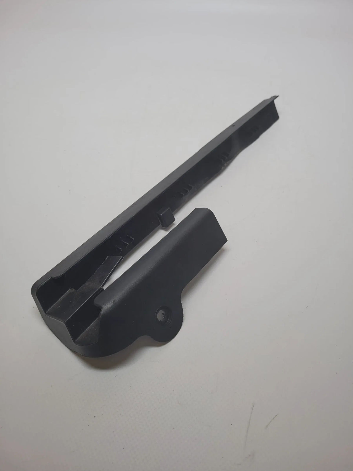 Original Audi A4 (8E/B6/B7) Verkleidung Sitz-Führungsschiene 8e0881478b