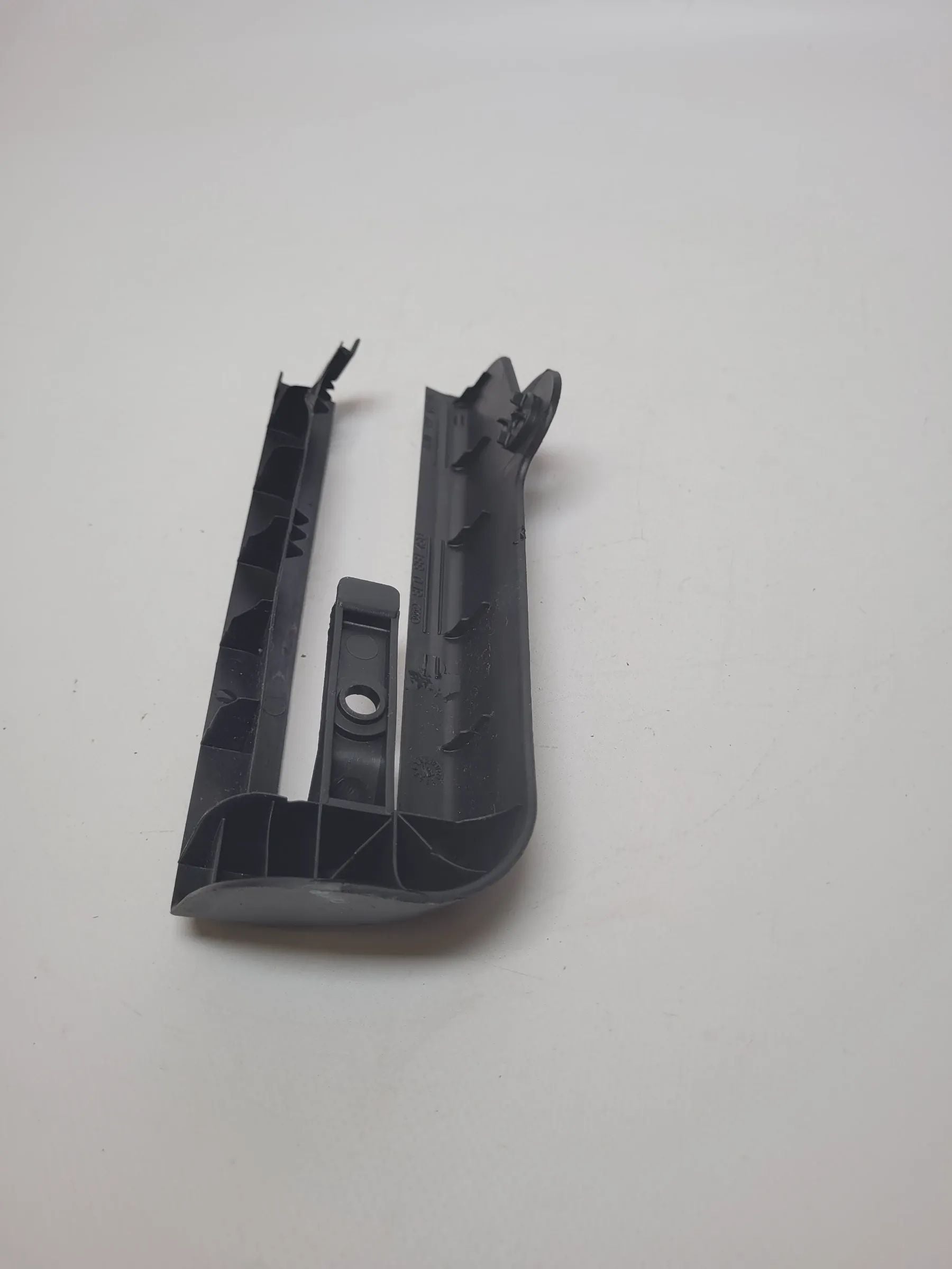 Original Audi A4 (8E/B6/B7) Verkleidung Sitz-Führungsschiene 8e0881480