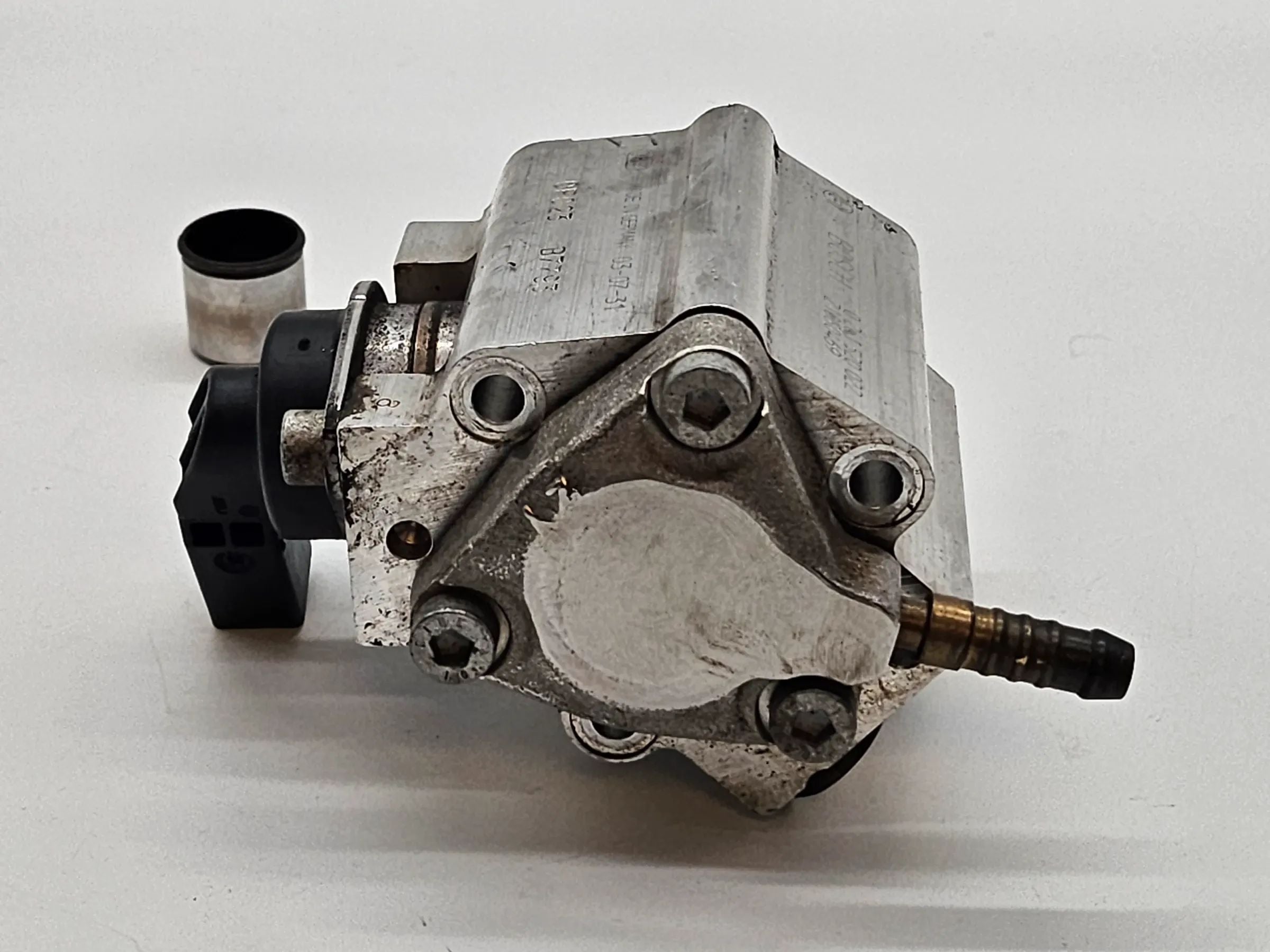 Original Audi A4 8E B6 2,0L FSI AWA 110KW 150PS Hochdruckpumpe  06D127025H