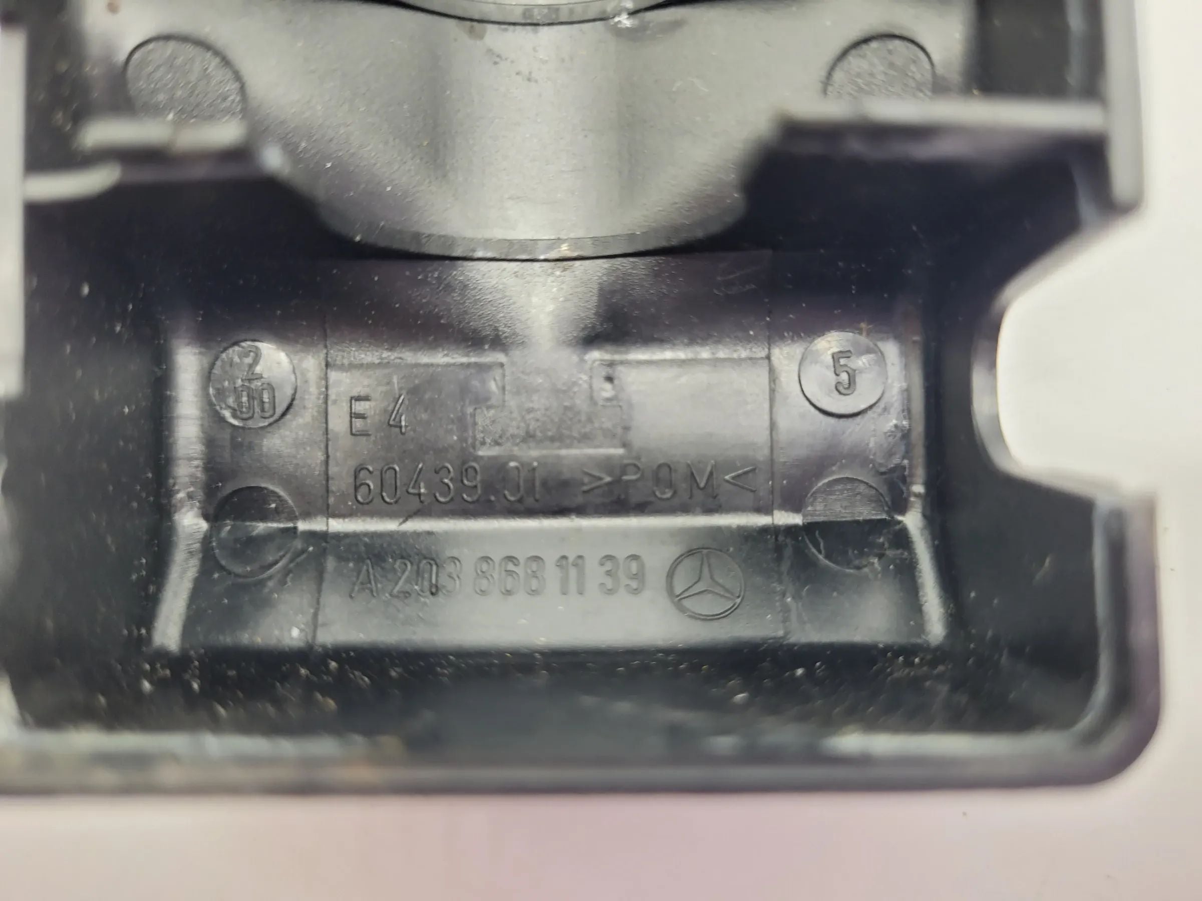 Original Mercedes-Benz C-Klasse (W203) Sicherheitsgurtbezug Links 60439.01