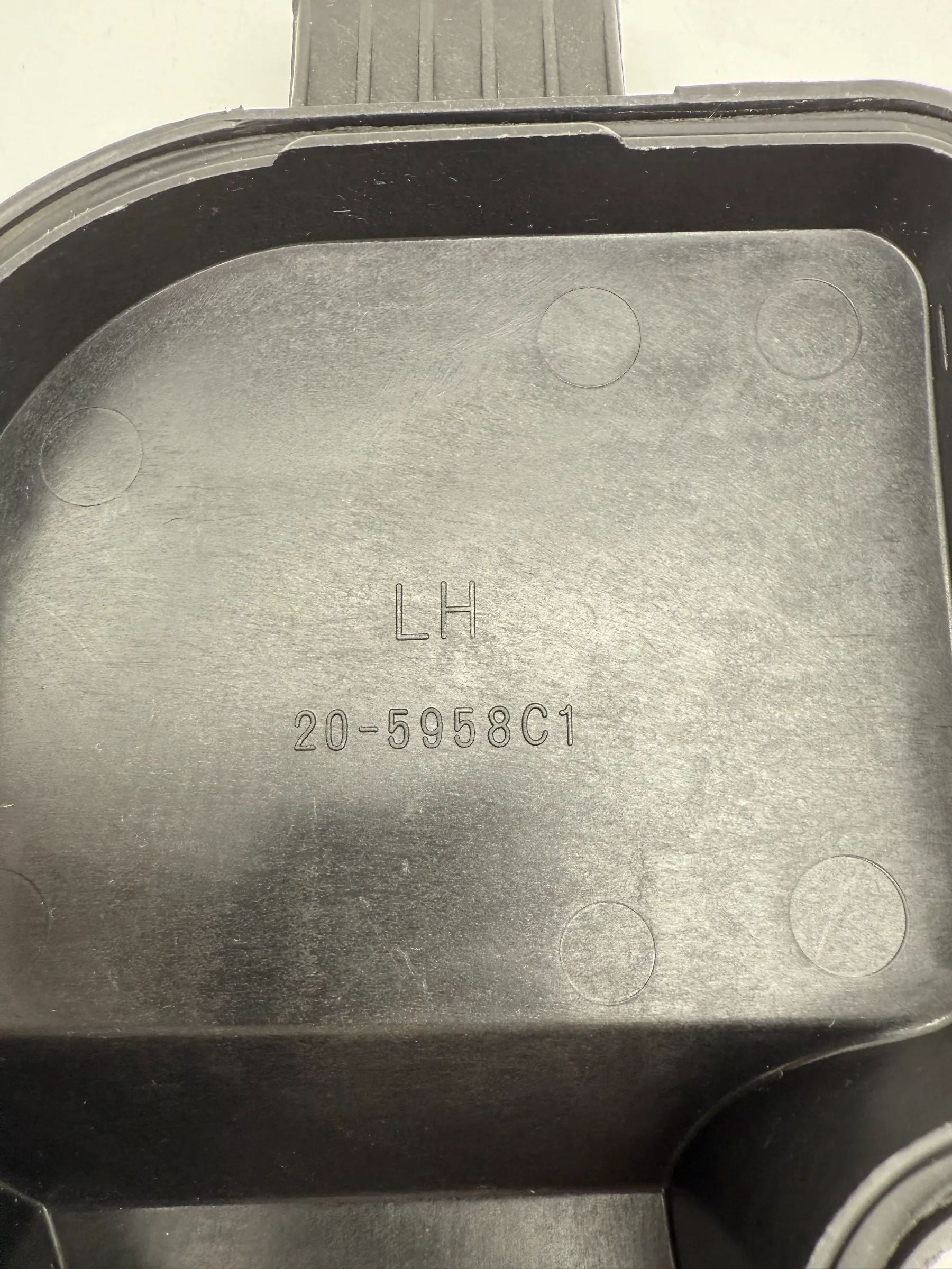 ฟิอัต พุนโต II ฝาครอบฝุ่นไฟหน้า ซ้ายหน้า 20-5958C1 สภาพพร้อมใช้