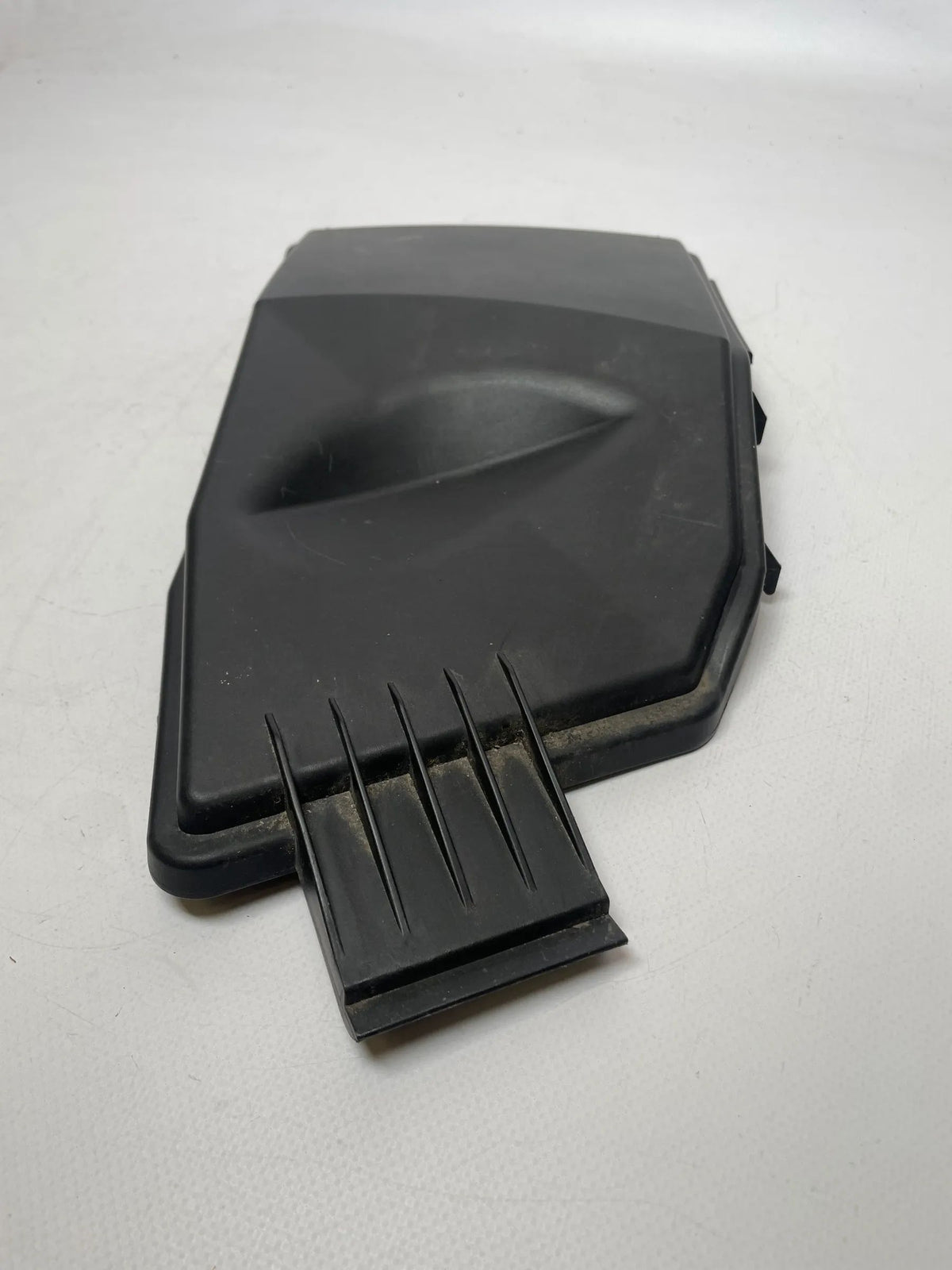 Original Mercedes C-Klasse (W203) Abdeckung Sicherungskasten A2035450203