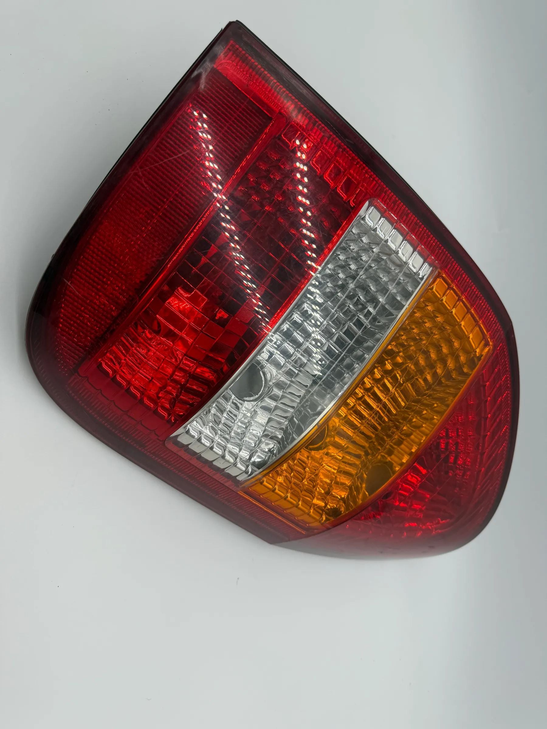 Оригинальный задний правый фонарь Opel Зафира А 2002 Yorka 62281